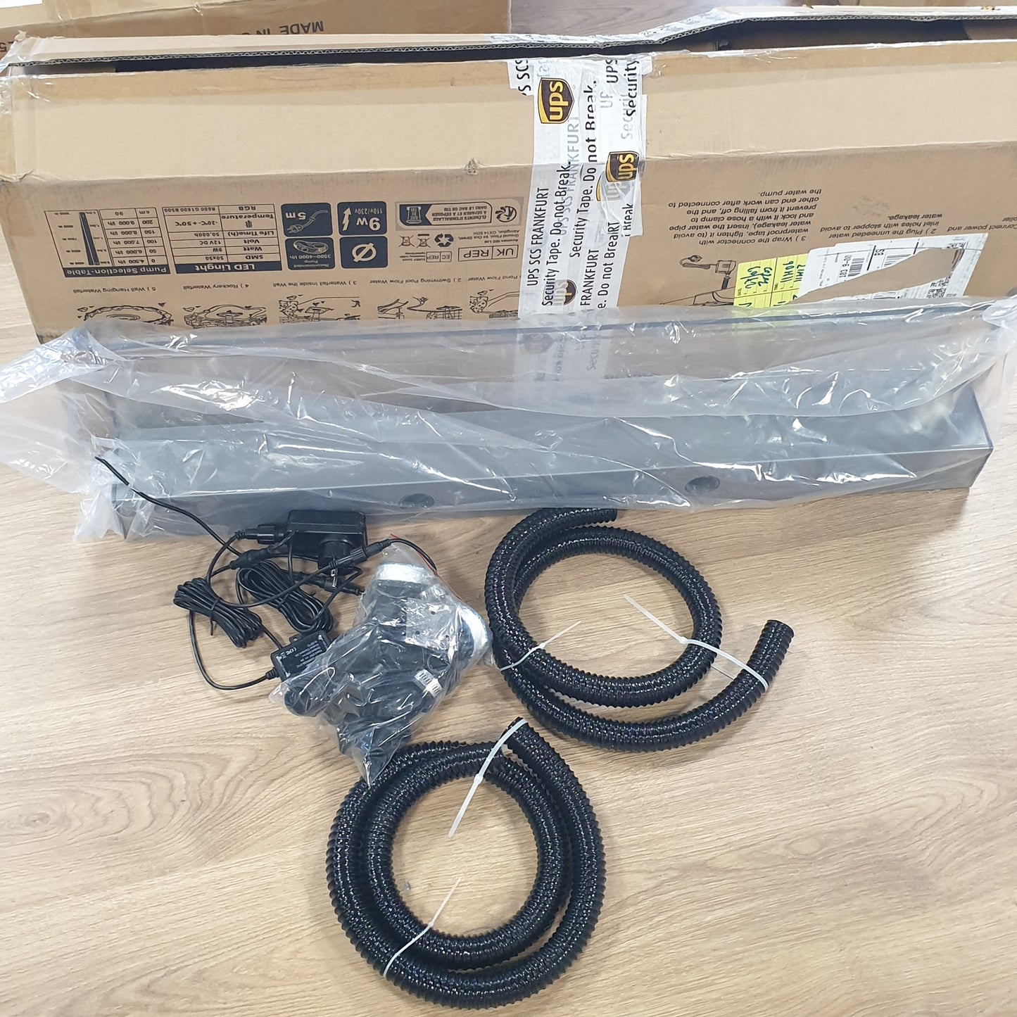 260046 - LONGRUN Kit për ujëvarë pellgu, 90 cm, teh akrilik i lakuar, ndriçim LED Bluetooth me 7 ngjyra, 26 cm i gjerë