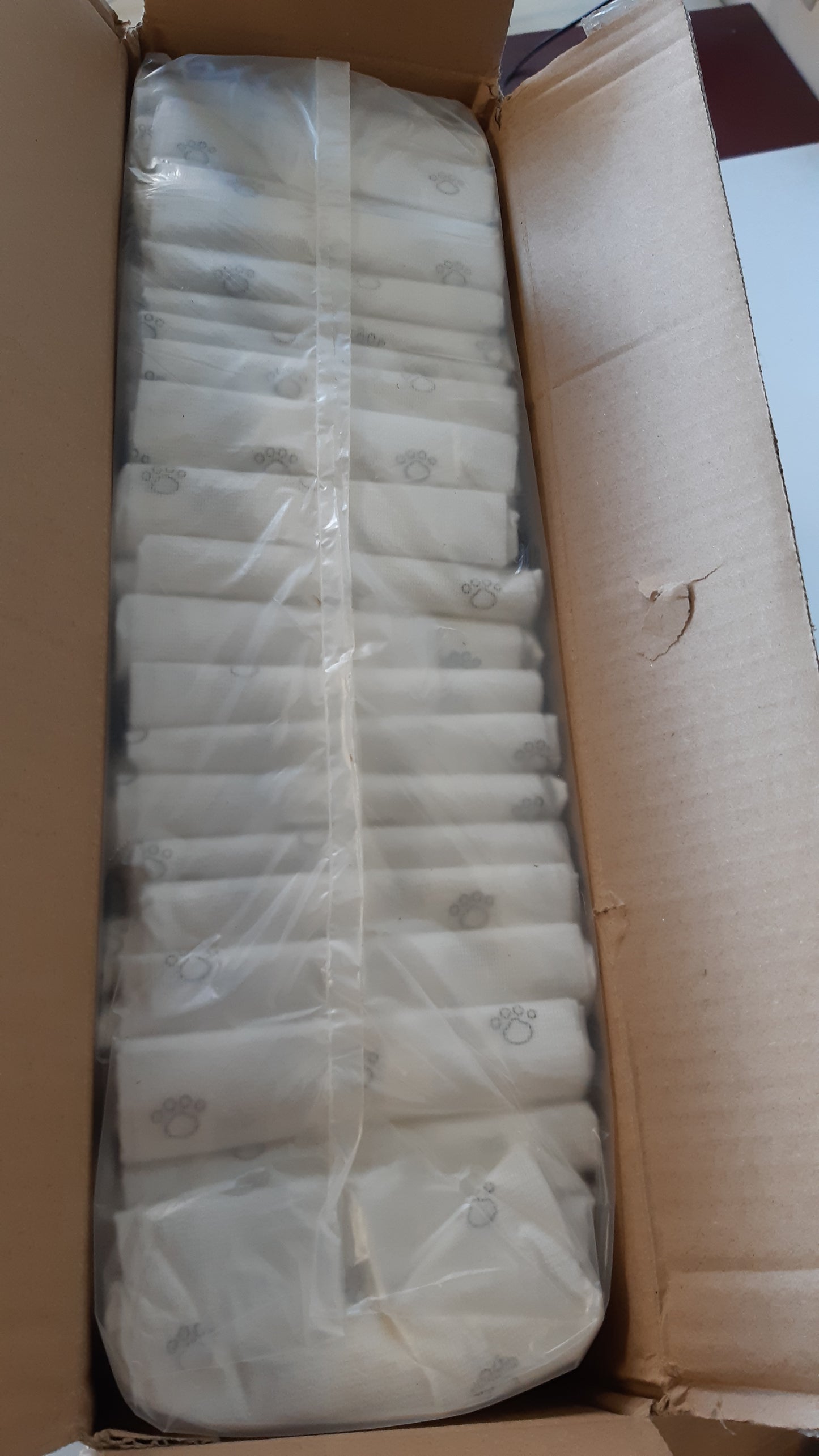 213757 - AMAZON BASICS Pelena të disponueshme për qen meshkuj - të mëdha, pako me 50 copë, të bardha