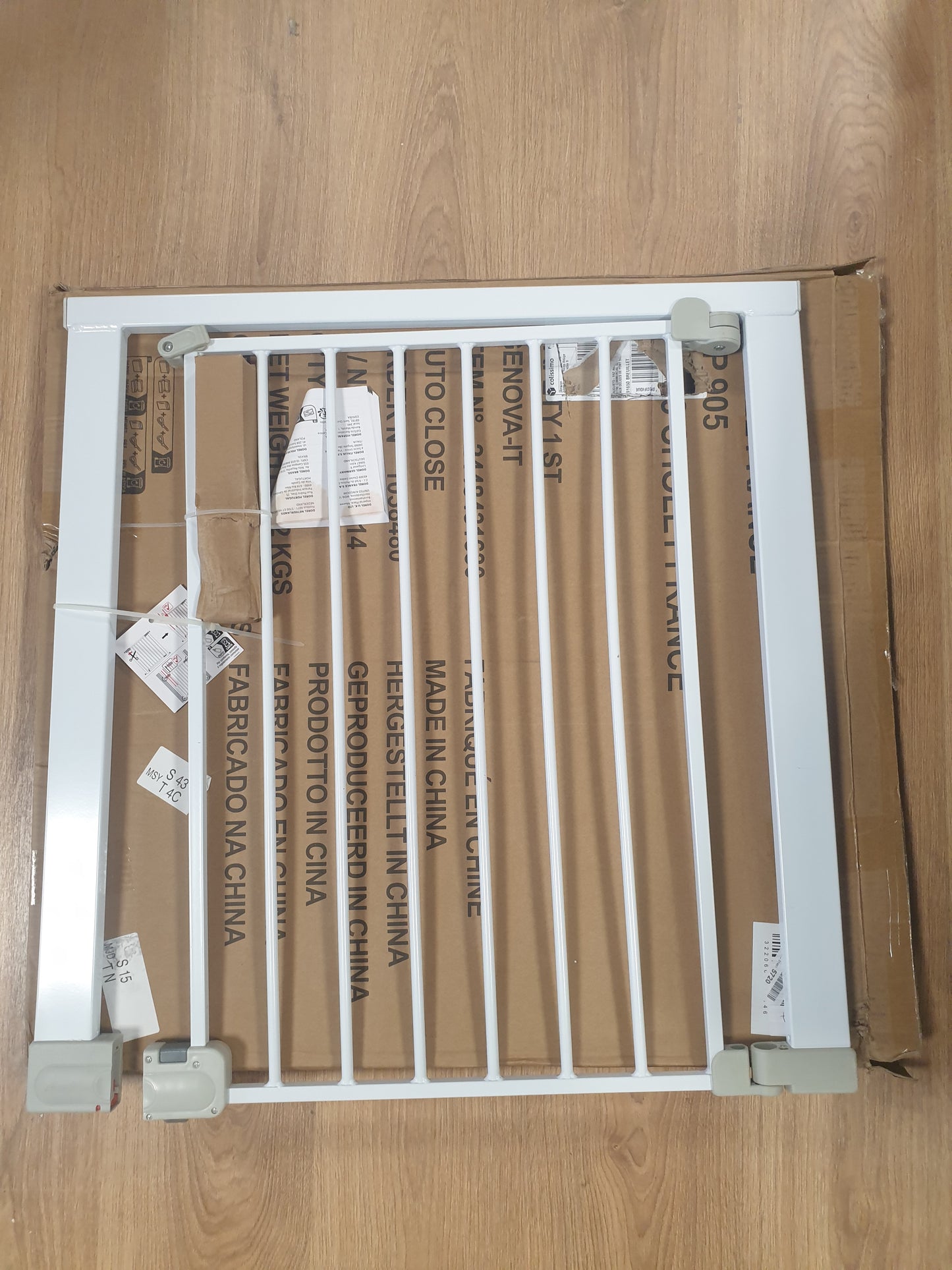 167187 - SAFETY 1ST Portë Mbyllëse Automatike për Fëmijë, 73-80 cm (maks. 136 cm), Hapje me një dorë, Pa nevojë për vida ose shpime, Kyçje me dy kyçje, Ngjyra e bardhë