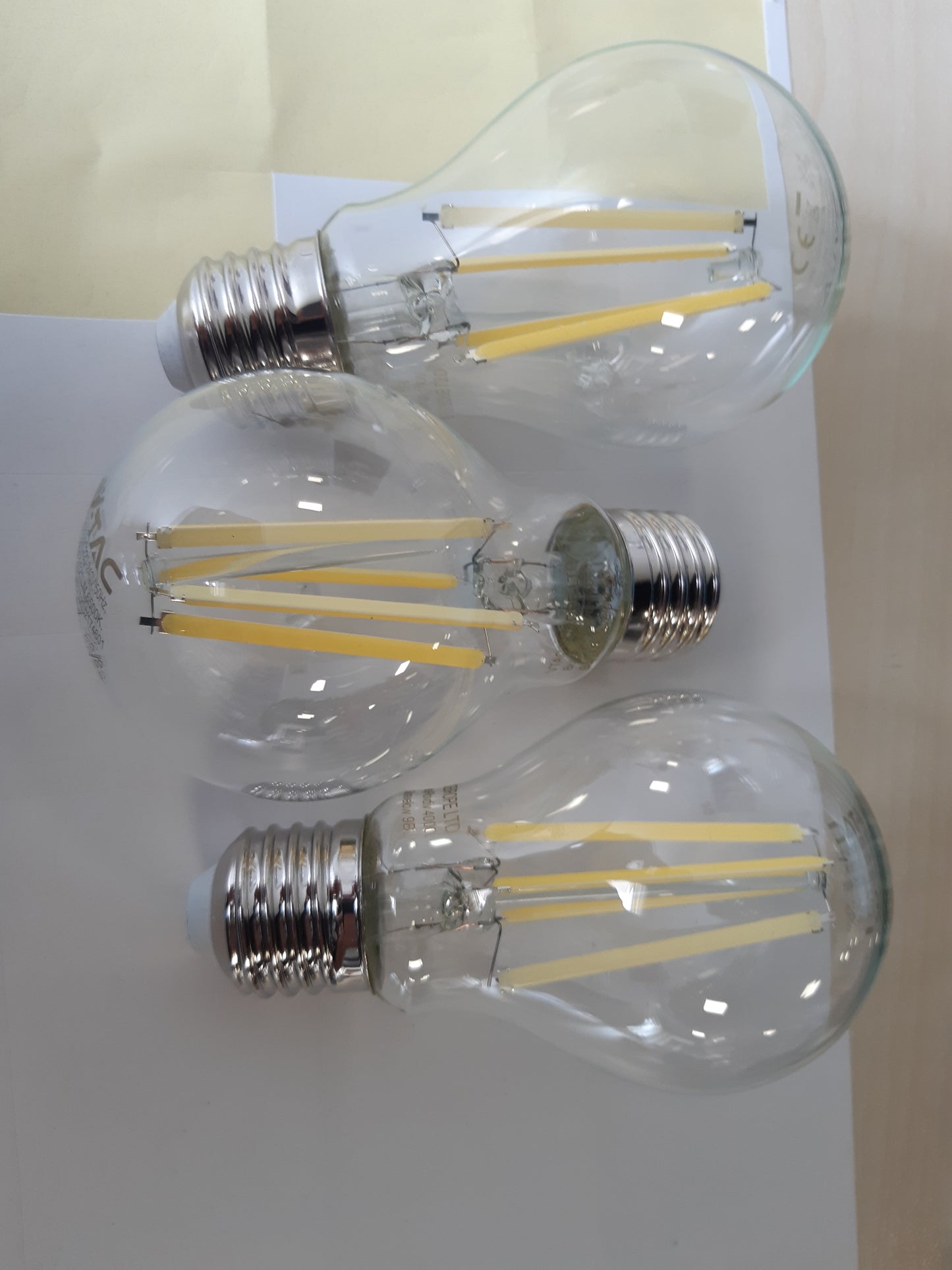 262452 - V-TAC Llampa LED 3x E27-12W (ekuivalent me 100W), A60-1521 Lumen, llampë LED me xham klasik, efikasitet maksimal, e bardhë e ftohtë 6500K