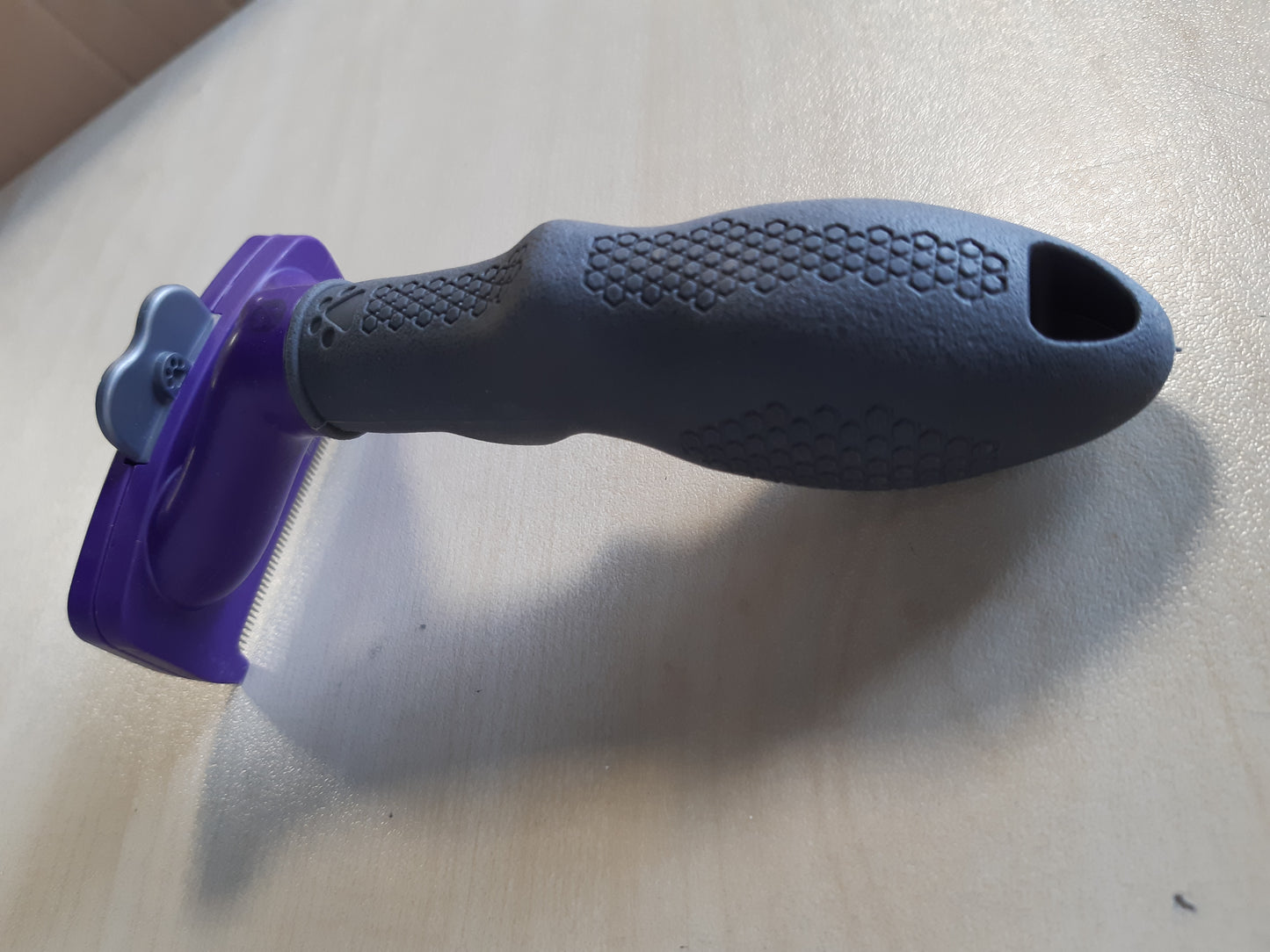 227287 - FURMINATOR MJET PËR HEQJEN E QIMEVE PËR MACET, MADHËSIA M, L, ME QIME TË GJATA - FURÇË PËR MACET E MESME DHE TË MËDHA