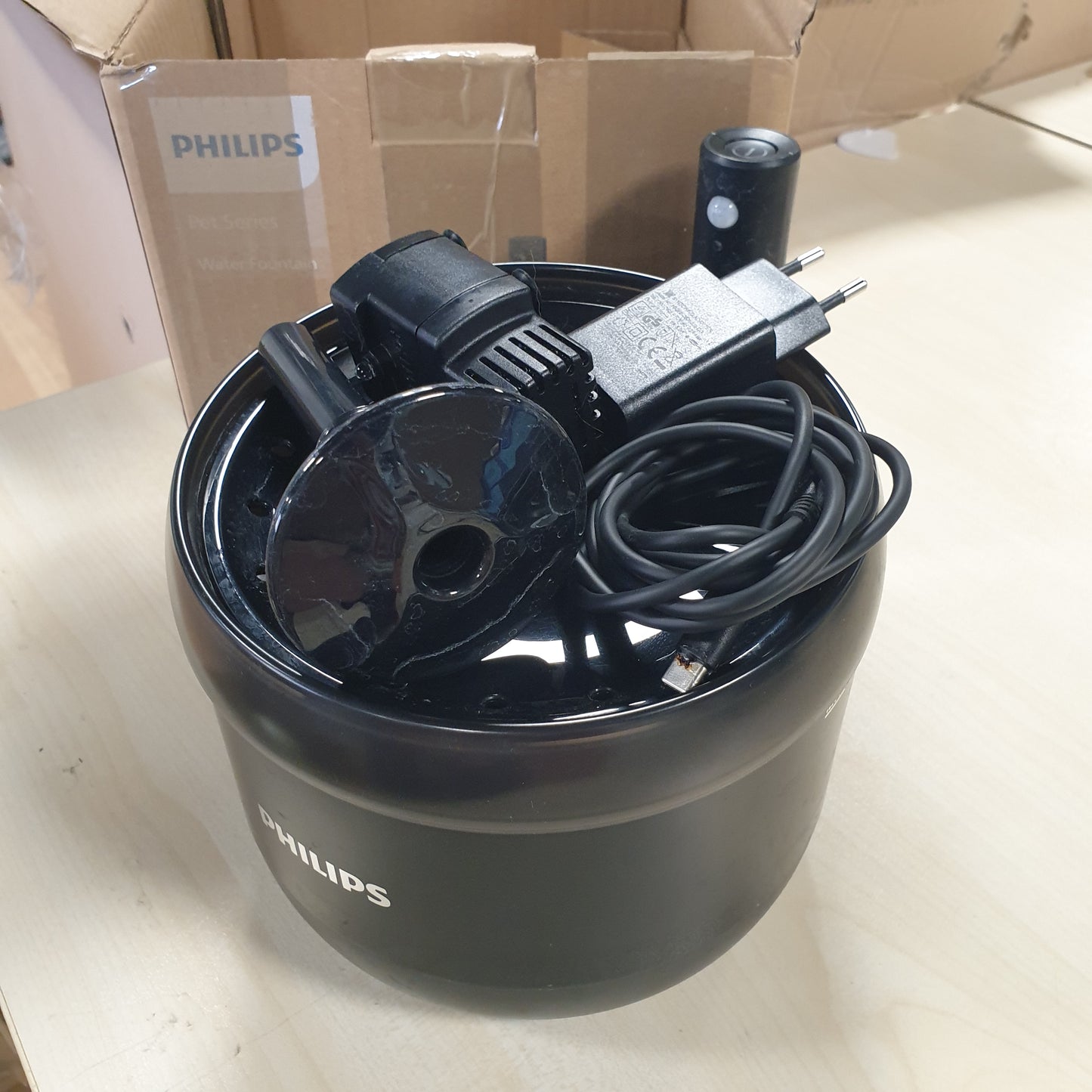 217416 - PHILIPS - Shatërvan për Macet Pet Series, Shatërvan Inteligjent për Pije, Mbrojtje nga Rrjedhjet, Monitorim Mbushjeje, Aktivizim Lëvizjeje, PAW3210/02