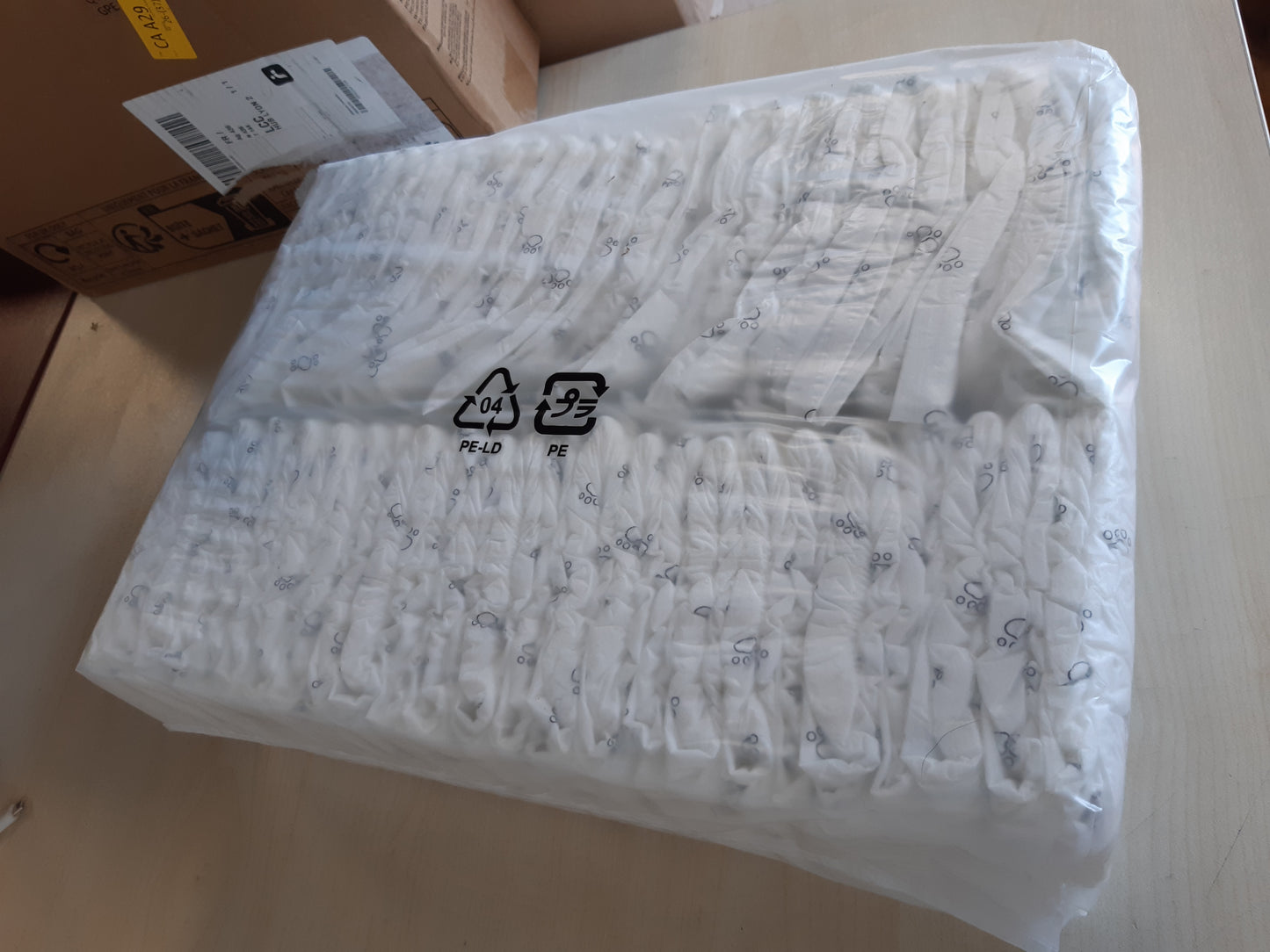 227872 - PELENA TË DISPONUESHME PËR QEN AMAZON BASICS PËR QEN MESHKUJ - TË MESËM, PAKO ME 50 COPË, TË BARDHA