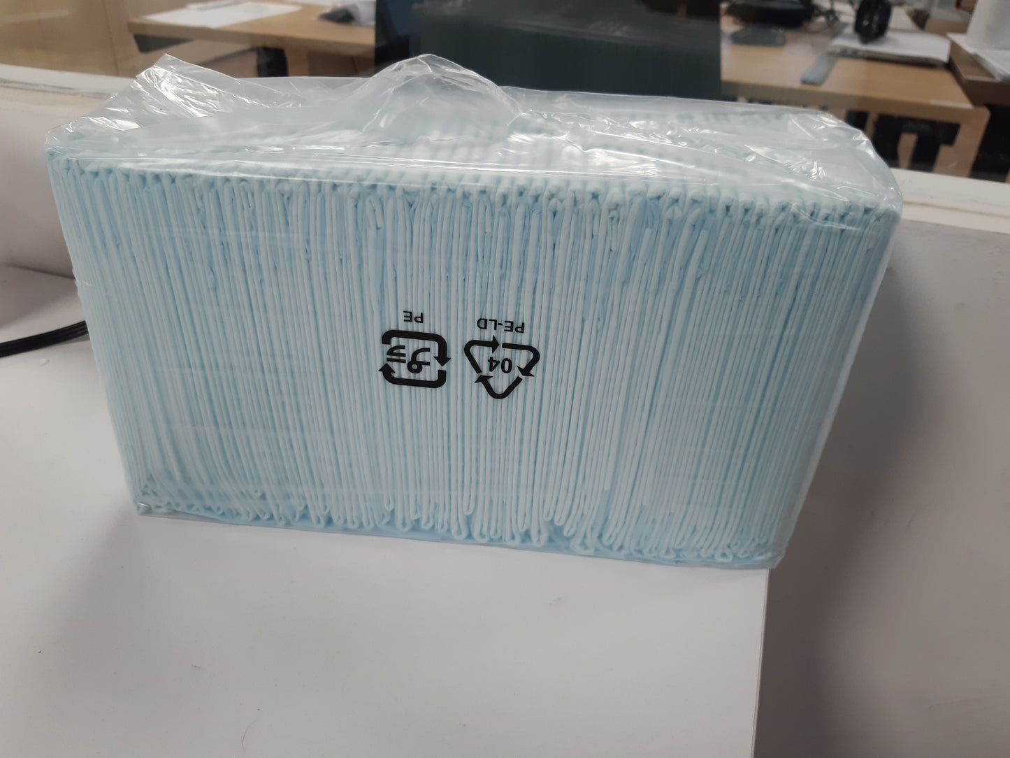 261711 - AMAZON BASICS Mbrojtëse stërvitjeje për qen dhe këlyshë, 5 shtresa, madhësi standarde, pako me 50 copë, blu