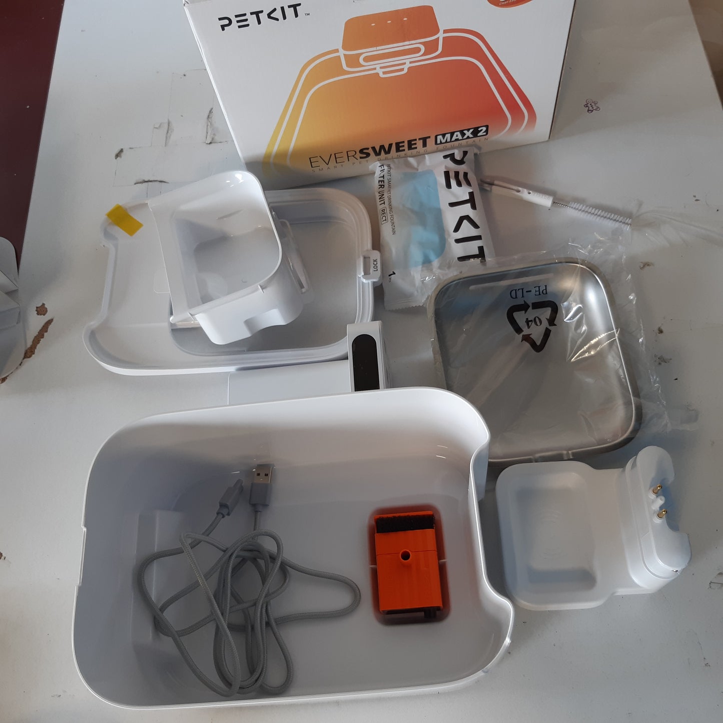 221094 - PETKIT Shatërvan uji EVERSWEET MAX 2, material rezistent ndaj nxehtësisë, 3L, funksionon me bateri, sensor lëvizjeje, kontroll me aplikacion, ultra i qetë