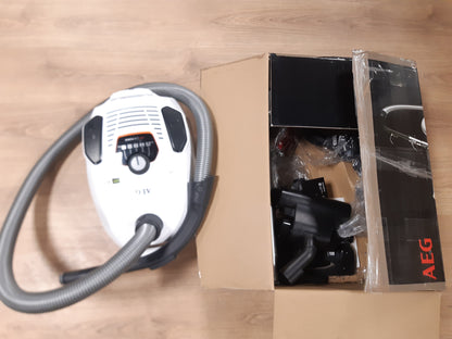 94146 - AEG VX7-2-IW-S Fshesë pa Qese për Dysheme, 650W, Rrota që Rrotullohen 360°, Zëri Vetëm 69dB(A), Filtër i Larëshëm, Gryka Shtesë, Rreze 12m, Ngjyra e Bardhë