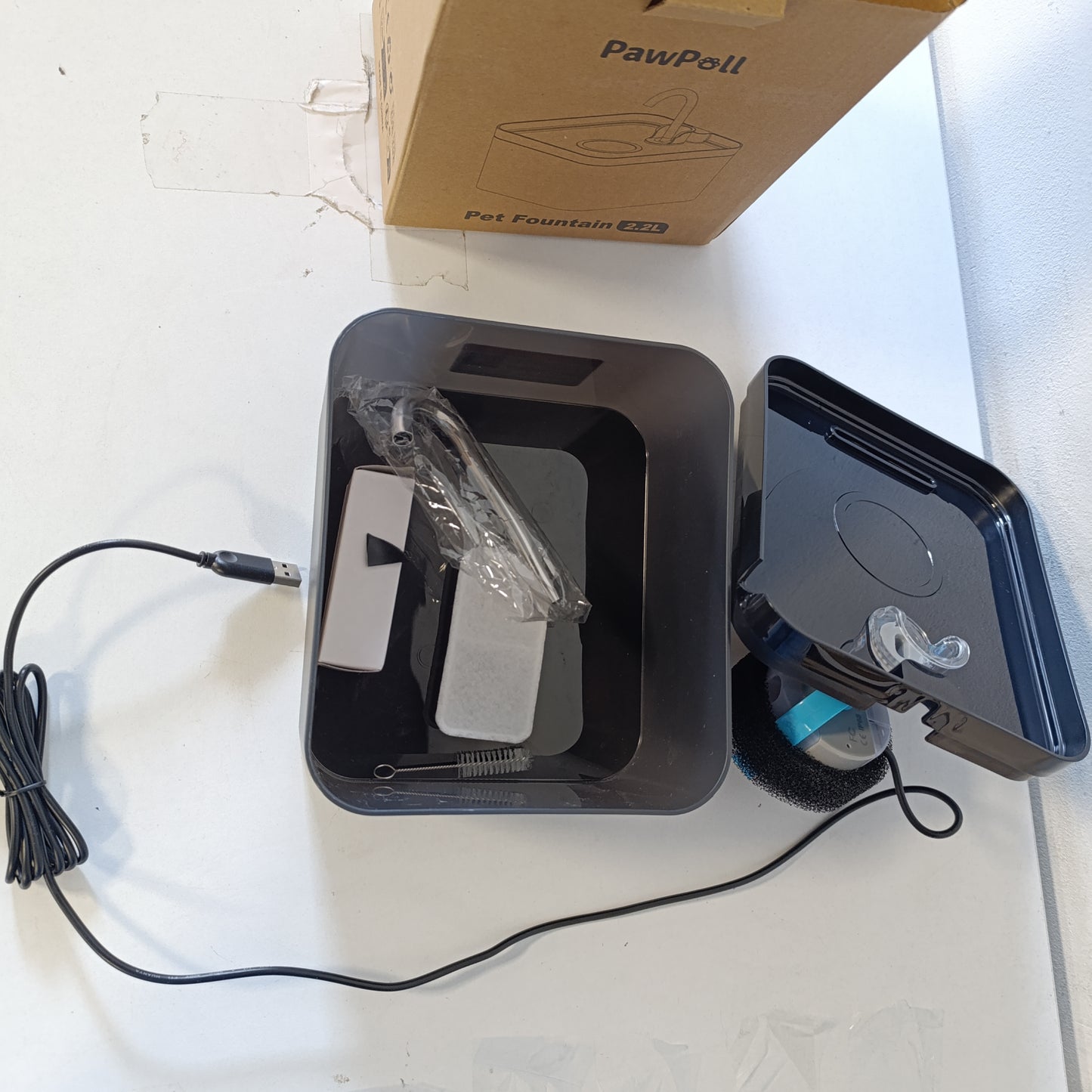 224377 - Shatërvan për mace, 2.2L, Super i qetë, i lehtë për t’u pastruar, me LED dhe filtër karboni
