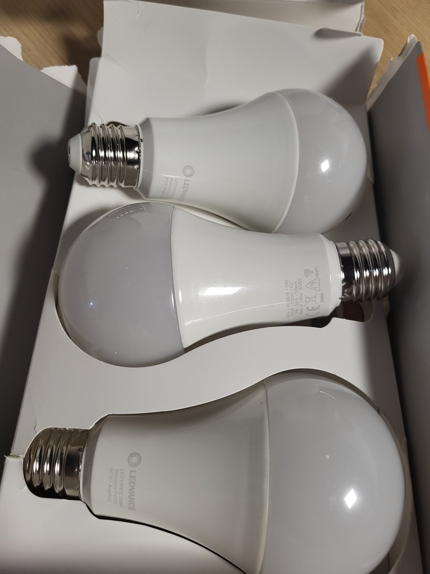 215189 - LEDVANCE Llampa LED Smart, E27, Dimmbar, 2700 K, 100W Zëvendësim, Pako me 3