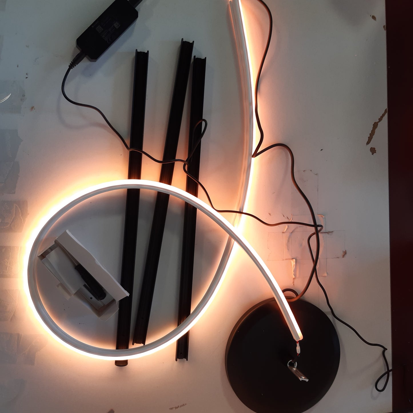 255107 - NANOLEAF Llambë Dyshemeje Inteligjente Matter, e Zezë, LED RGB IC, 1700lm, Kontroll me Aplikacion dhe Zë, Dekor Dhome Gjumi
