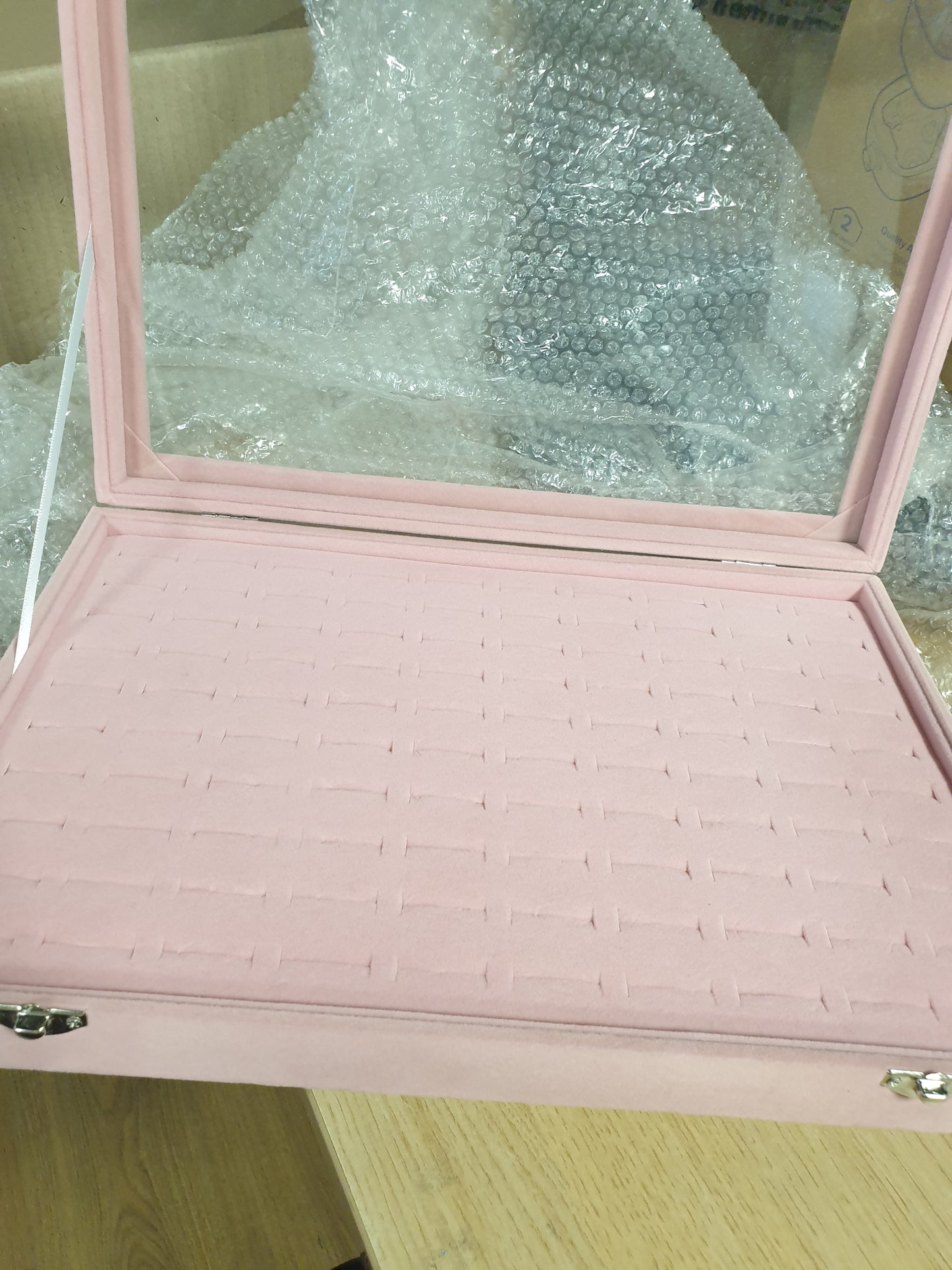 219909 - FREBEAUTY Tabaka Organizuese Unazash - Mbajtëse me 100 Vende me Kapak Transparent, Kuti Ruajtjeje prej Kadifeje për Dyqane Bizhuterish, Rozë
