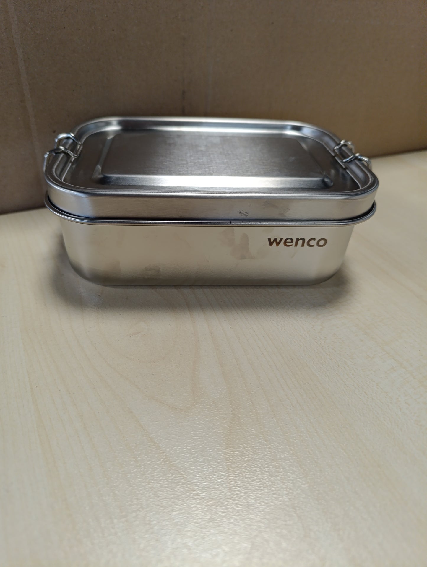 257570 - WENCO Kuti dreke prej çeliku inox, me 2 ndarje, kapacitet 650 ml, 15 x 11.3 x 5 cm, argjend