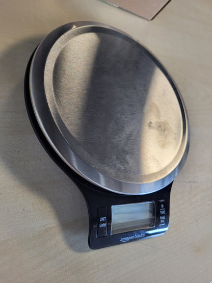 224878 - AMAZON BASICS PESHORE DIXHITALE KUZHINE ME EKRAN LCD, PA BPA, ÇELIK INOKS, PESHA DERI NË 11 PAUND, E ZEZË