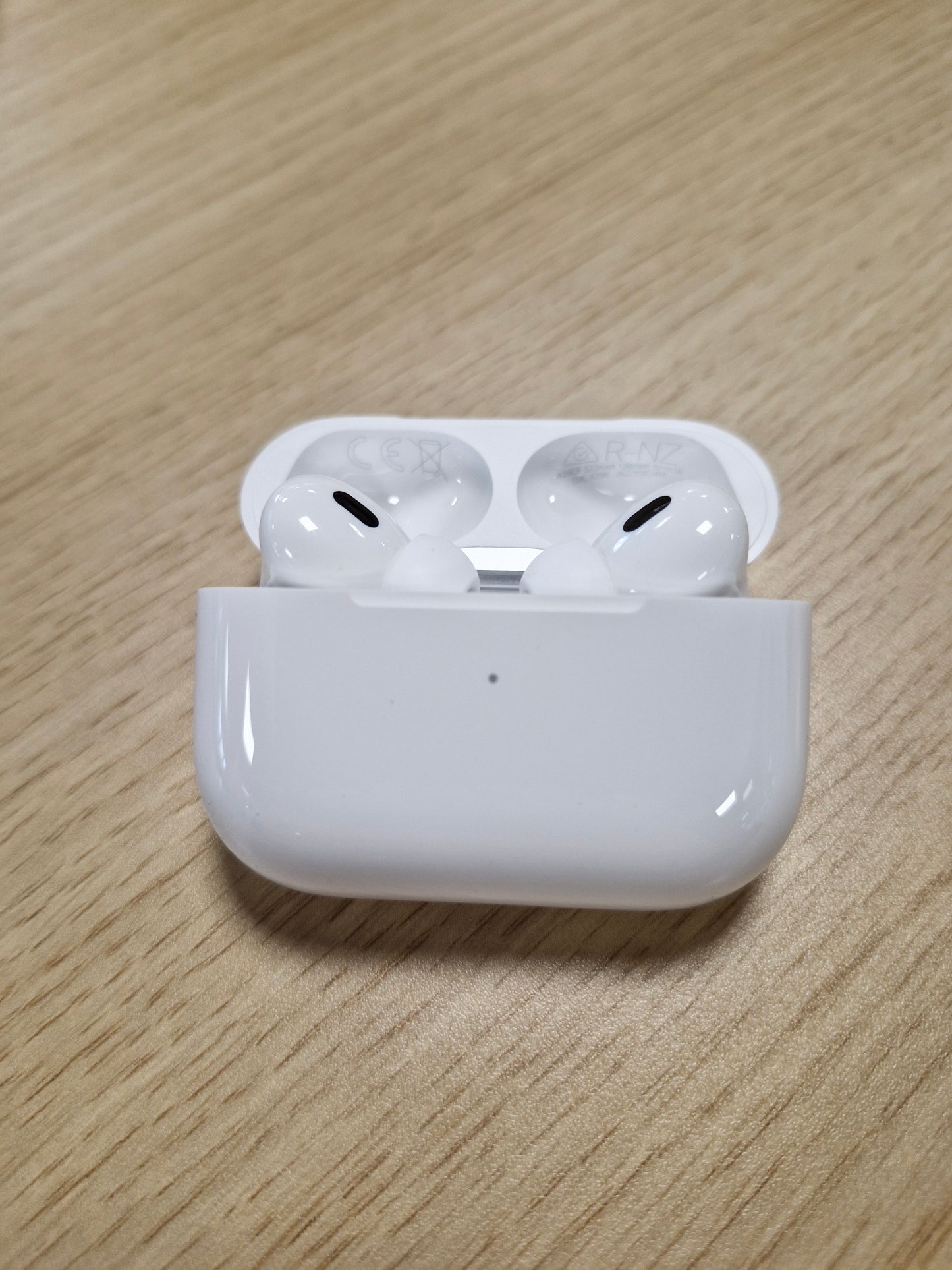 112664 - APPLE AirPods Pro (Gjenerata e 2-të) me Mbulesë MagSafe, Modeli MTJV3ZM/A