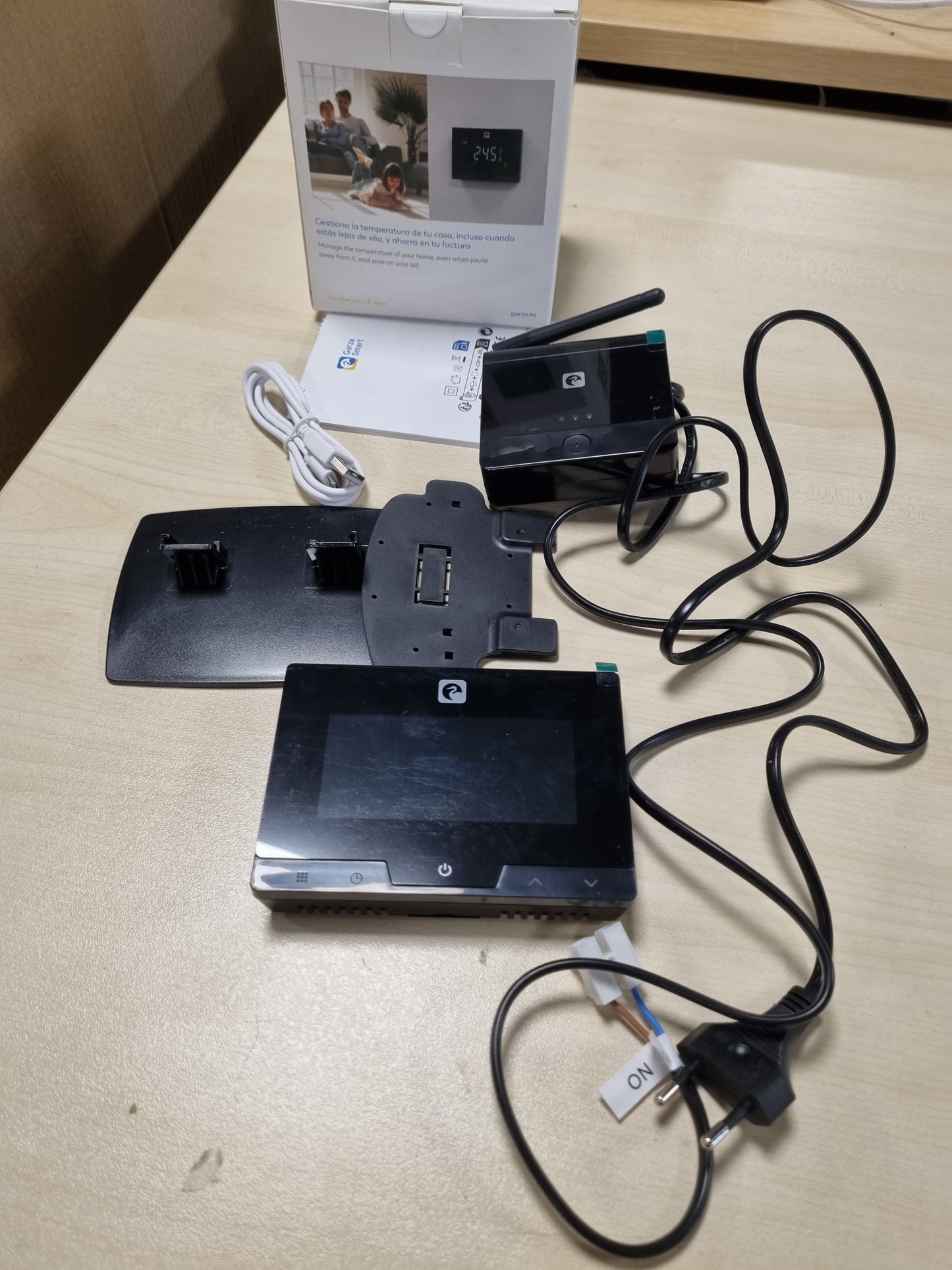 213093 - GARZA Termostat inteligjent pa tel WiFi për ngrohje dhe kaldaja, i programueshëm, me ekran me prekje, 2.4 GHz