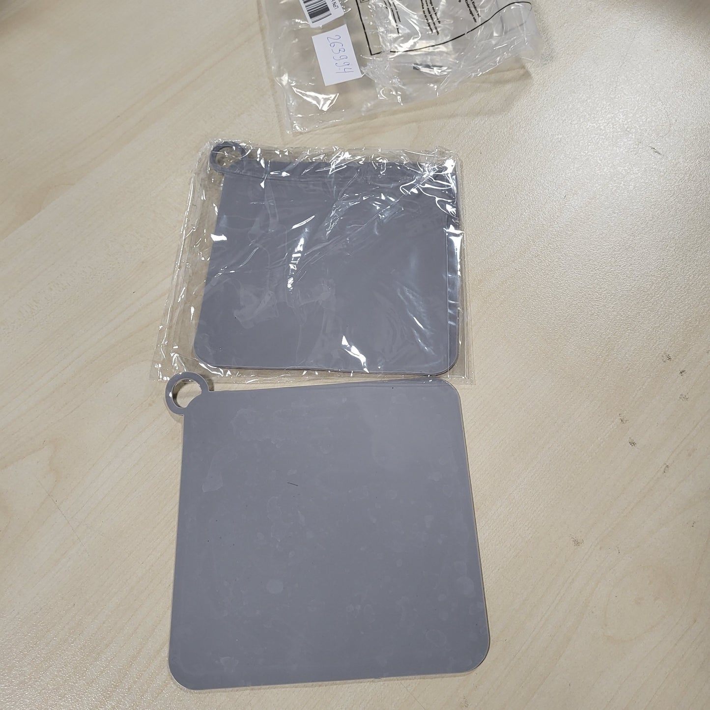 263994 - Tapë dushi kundër erërave, 2 copë, valvul lavamani prej silikoni gri 20x20 cm, i papërshkueshëm nga uji, gotë thithëse për mbrojtje nga erërat