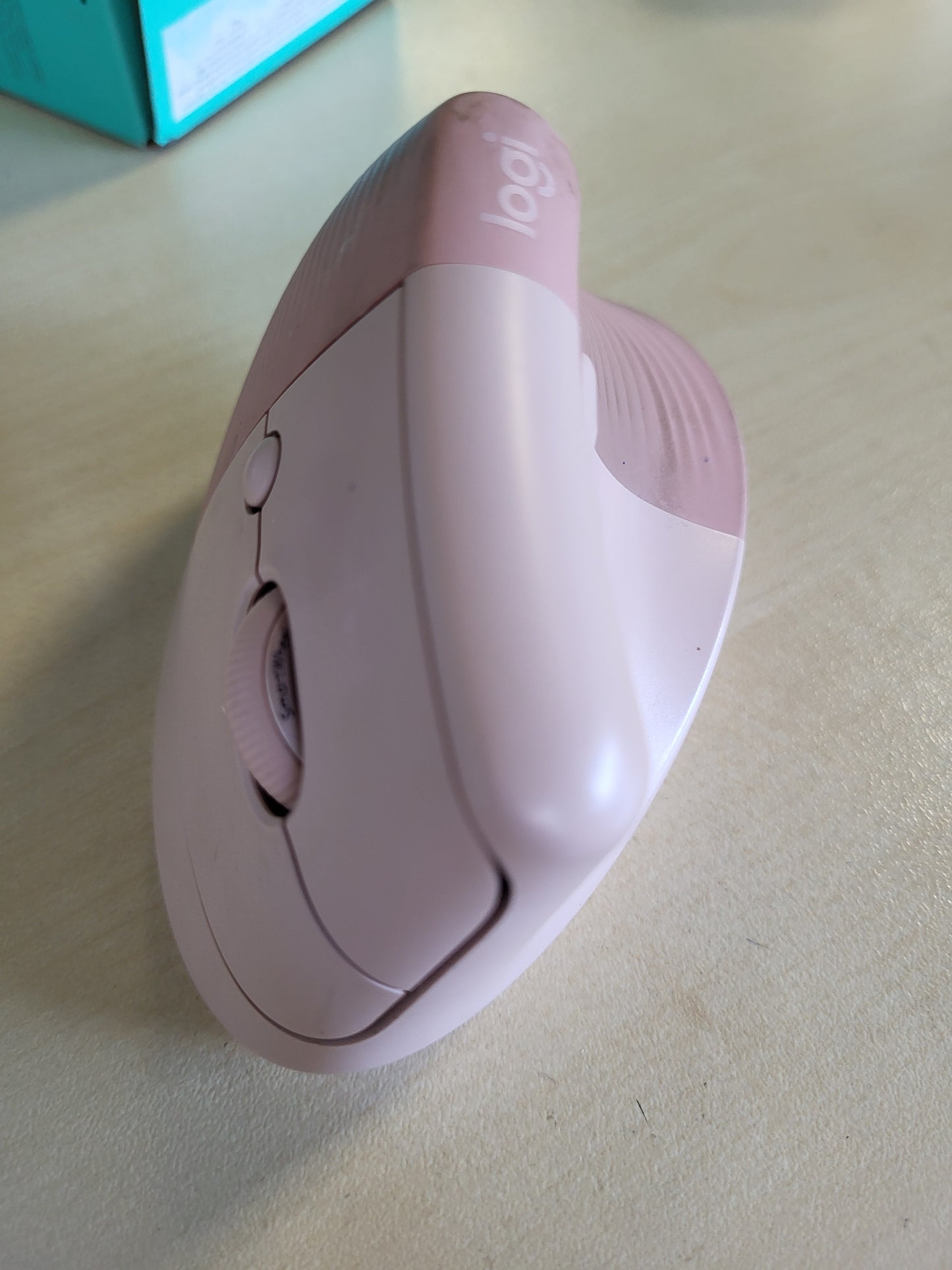 267988 - LOGITECH Maus vertikal ergonomik Lift, pa tel, marrës Bluetooth ose USB, i heshtur, 4 butona, i pajtueshëm me Windows/macOS/iPadOS, laptop, PC - rozë