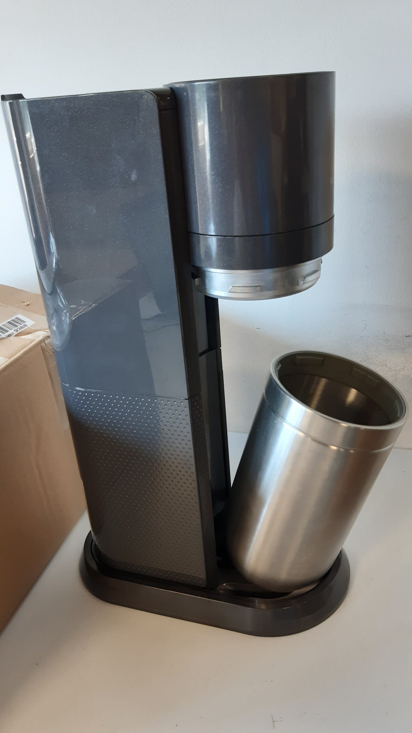 260119 - SODASTREAM - Përgatitës uji me gaz Duo, 1 shishe qelqi 1 litër, 1 shishe 1 litër pa BPA, i sigurt për lavastovilje, miqësor ndaj mjedisit, titan