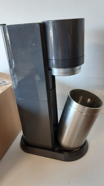 260119 - SODASTREAM - Përgatitës uji me gaz Duo, 1 shishe qelqi 1 litër, 1 shishe 1 litër pa BPA, i sigurt për lavastovilje, miqësor ndaj mjedisit, titan