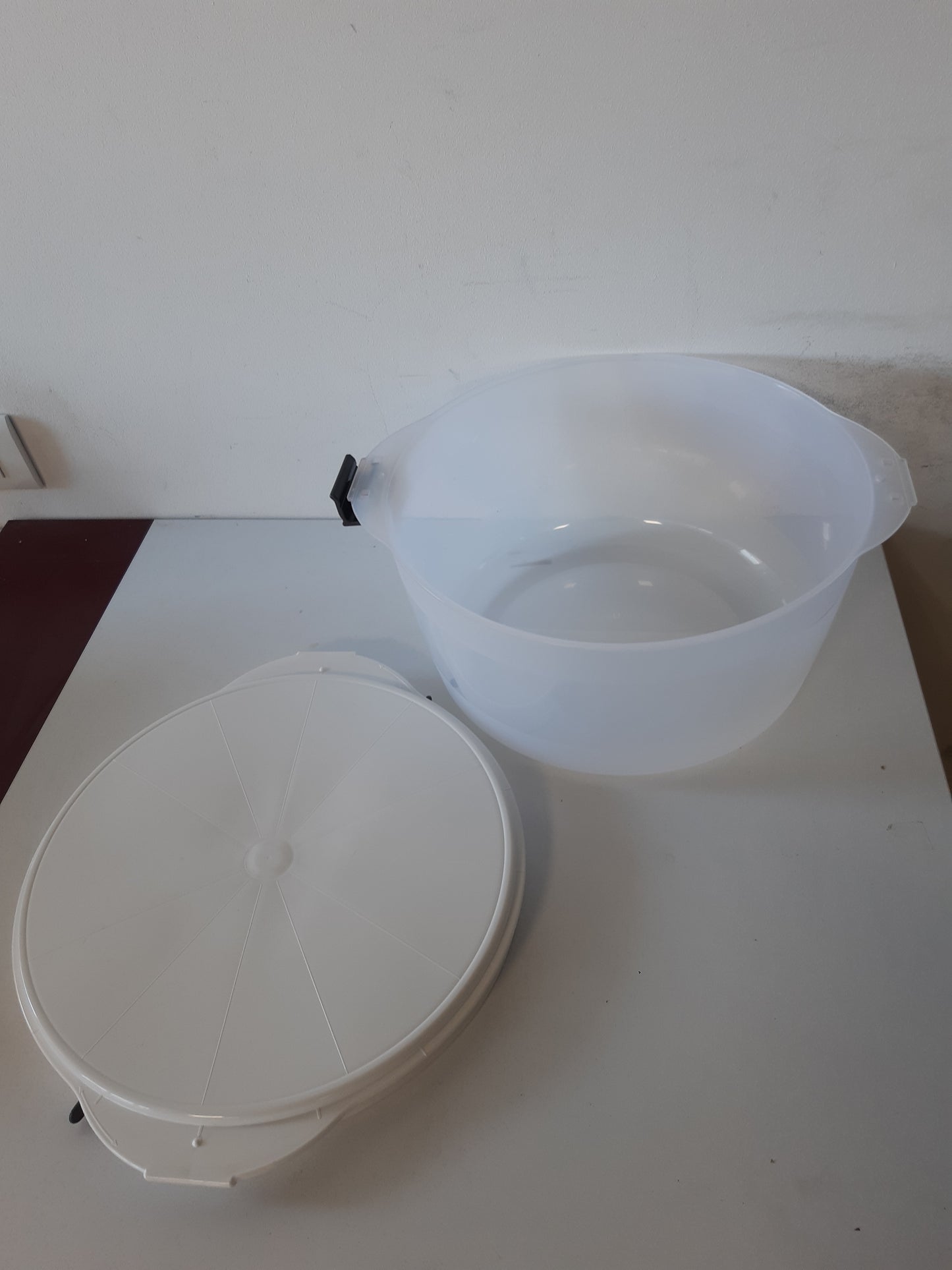 200140 - DR. OETKER Kutia e Transportit të Tortës me Funksion Ftohje, Formë Rrumbullakët, Përshtatet për Madhësitë Standarde të Tortës deri në Ø 28 cm, Kapaciteti për Pako Standarde Ftohëse, Mban të Ftohtë deri në 3 Orë