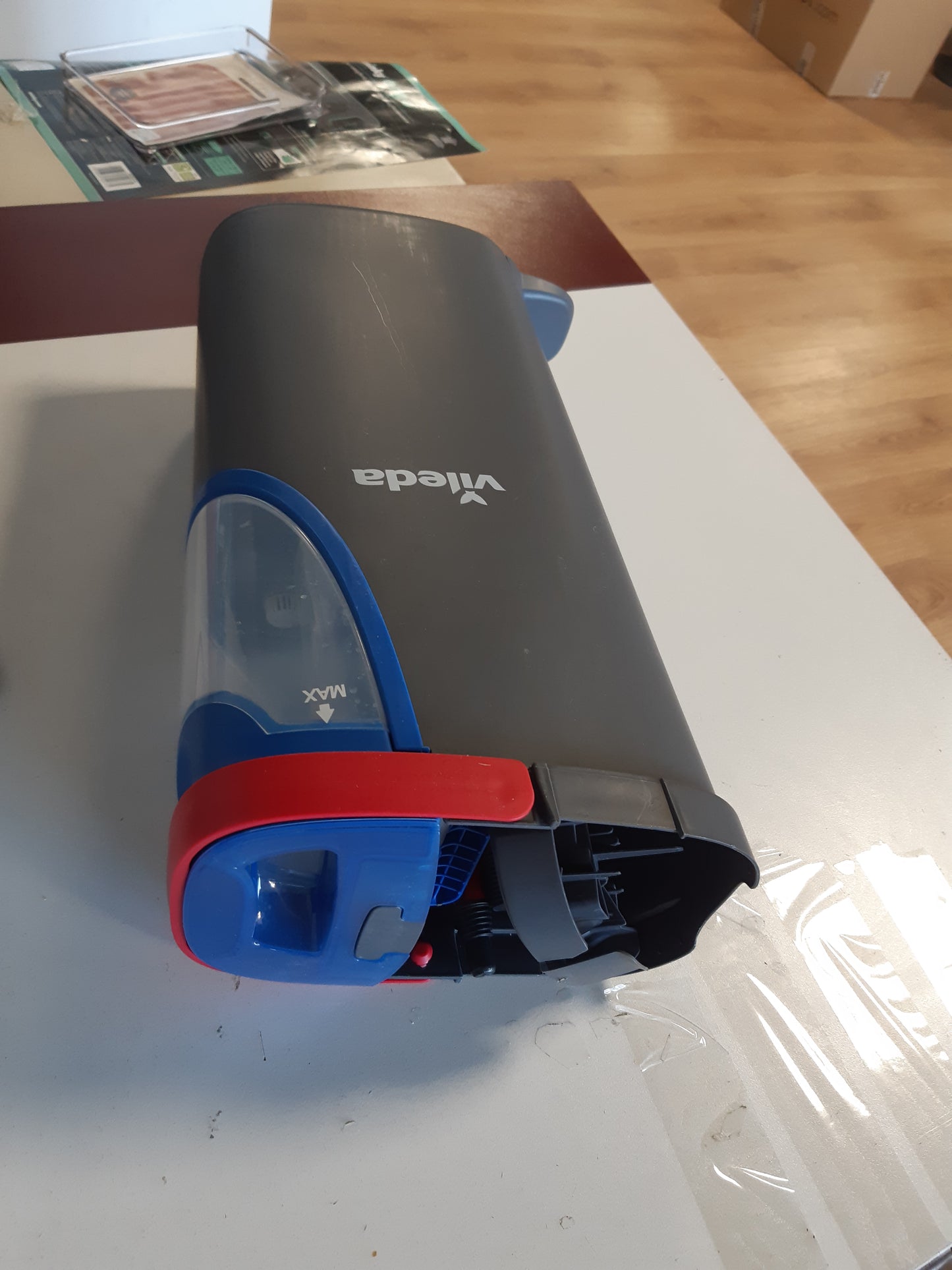 217276 - VILEDA Sistemi i fshesës së sheshtë H2prO, ndarje ujit të pastër dhe të ndotur, dizajn që kursen ujë, ruajtje kompakte, dorezë ergonomike, fuqi mikrofibre