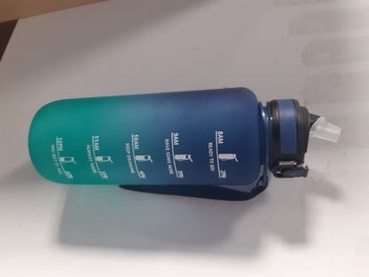 224160 - GRSTA Shishe Uji 1.5L, Shishe Sportive e Papërshkueshme nga Rrjedhjet, Kyçje Sigurie, Shishe e Graduar për 1 Ditë me Shënues Kohe