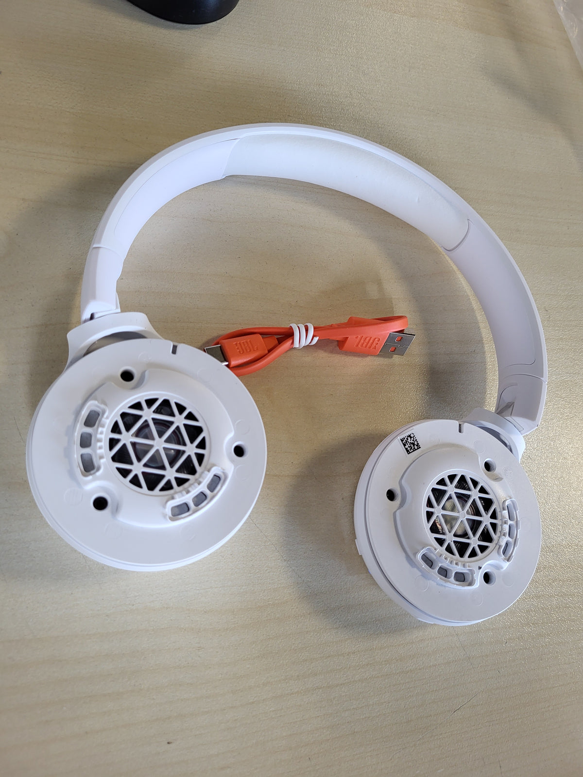268088 - JBL TUNE 510 BT – Kufje Bluetooth On-Ear – Të bardha – Kufje të palosshme – Jetëgjatësi e baterisë deri në 40 orë