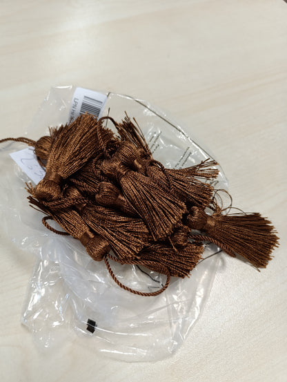 263235 - MAKHRY 20 copë Mini Tassel Artizanale prej Mëndafshi 4.3 Inç, Punuar me Dorë, Lak Kabllo 2 Inç, Nyjë të Vogël Kineze për Vathë, Faqeshënues, Pajisje Artizanale DIY (Kafe e Lehtë)
