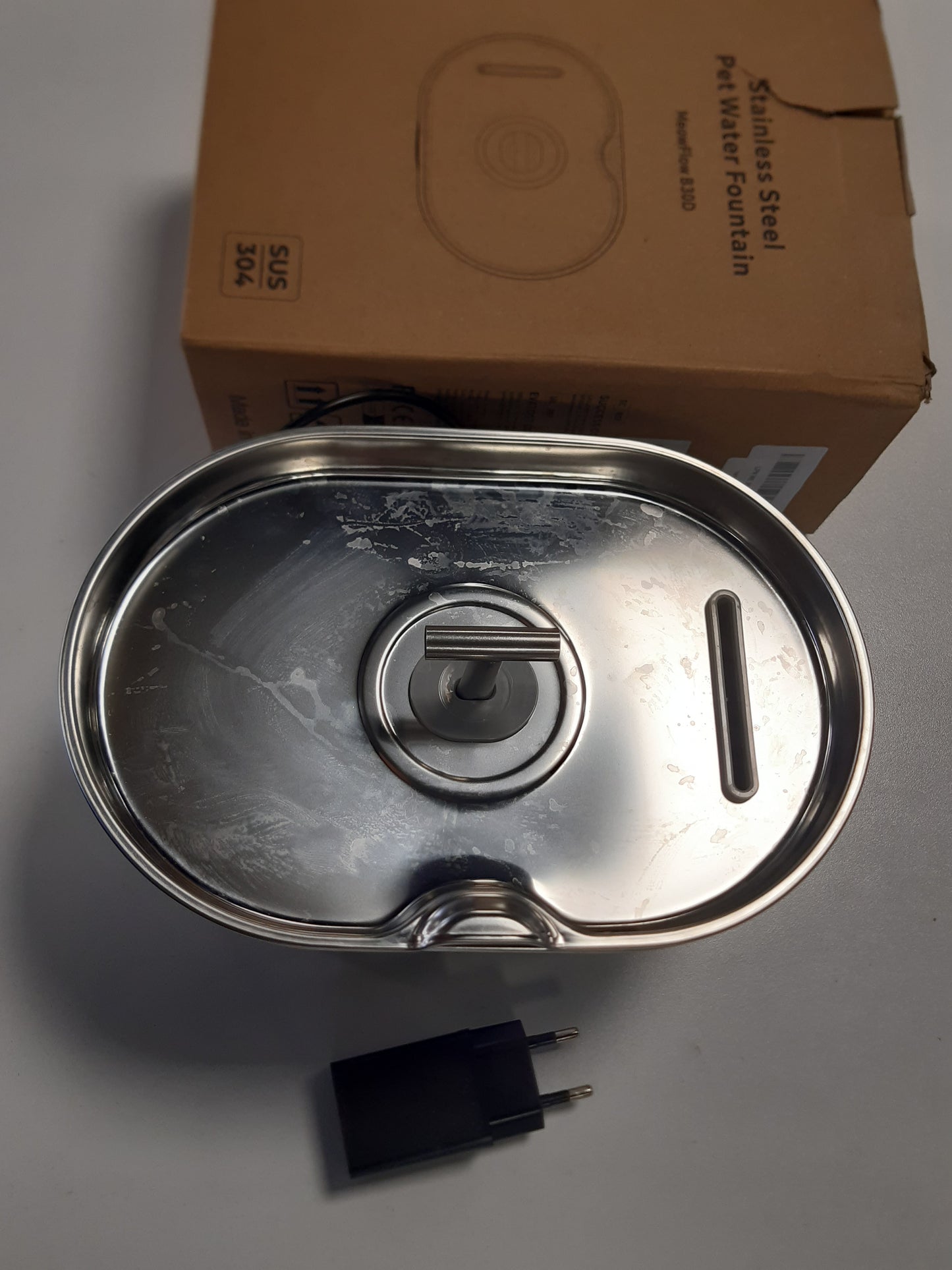 218579 - INVENGO Shatërvan Uji për Mace - Kapacitet 2.2L - Pompë Ultra e Qetë - Qarkullim Uji 360° - Dy Dalje Uji - Çelik Inox 304 - 4 Filtra Zëvendësues të Përfshirë