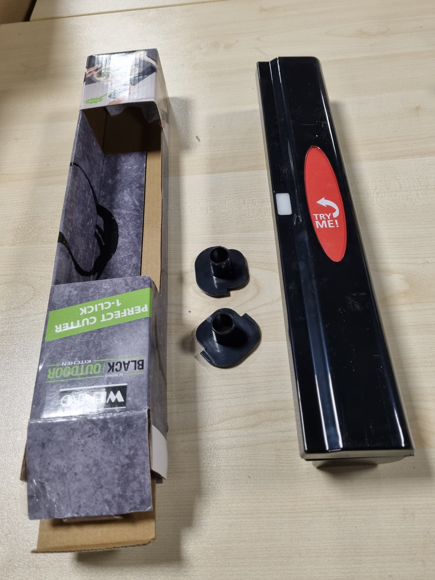 229217 - WENKO Prerës filmi Perfect-Cutter, për film ngjitës dhe letër alumini deri në 33 cm, 38 x 5.2 x 6.7 cm, e zezë