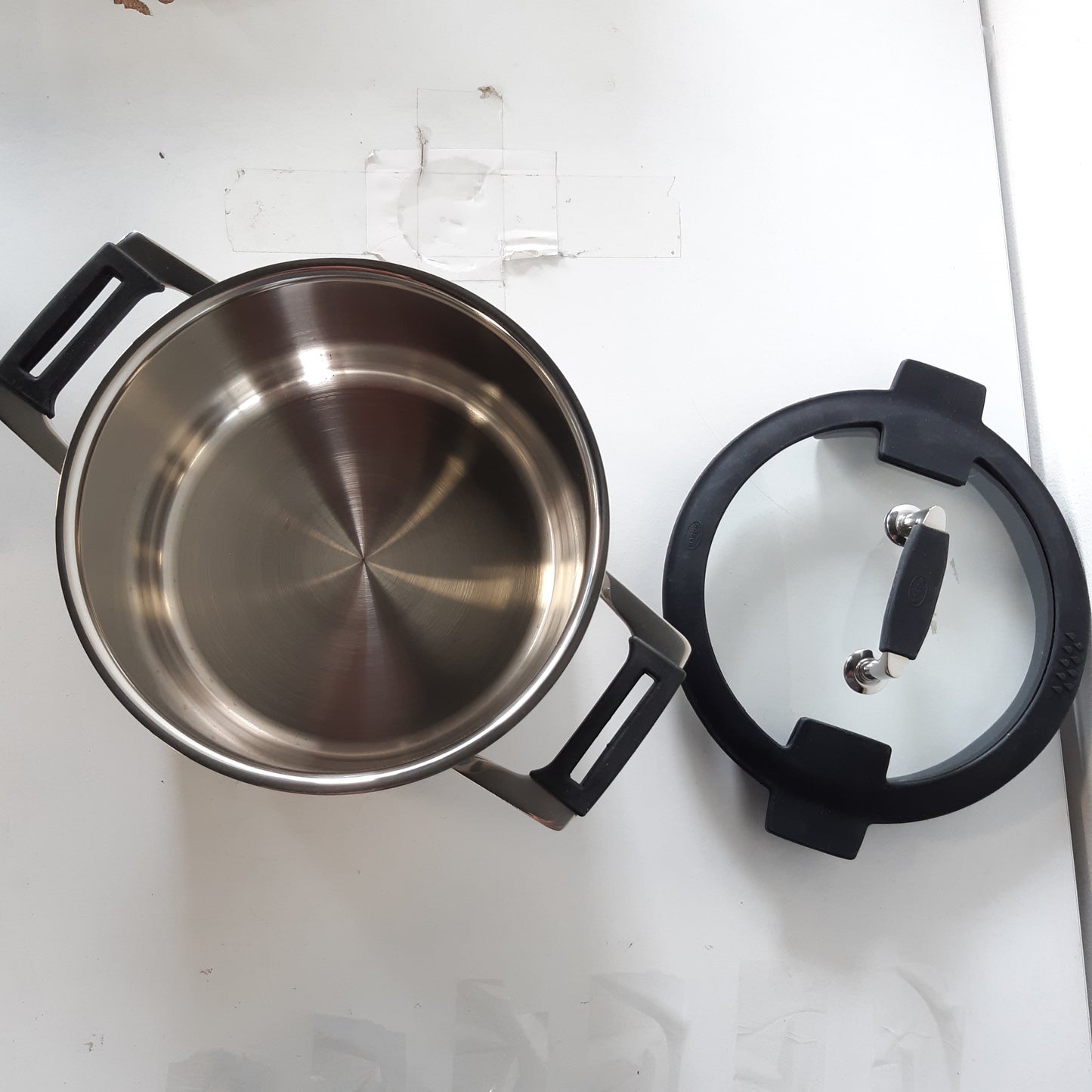 250192 - RÖSLE SILENCE PRO Tigan, Tigan universal me cilësi të lartë i bërë nga çelik inox 18/10, 20 cm, kapak qelqi, i pajtueshëm me induksion, i sigurt për lavastovilje, ngjyrë argjendi