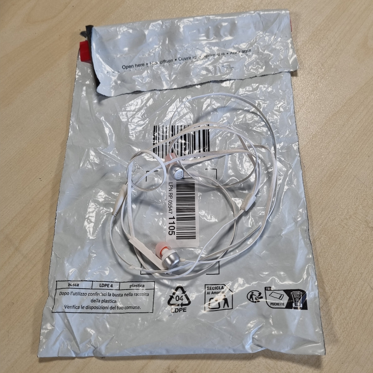 268684 - JBL Tune 310 C, Kufje me Tel, Tingull i Pastër Basi JBL, Lidhje USB-C, Kabllo e Sheshtë, Telekomandë me Mikrofon, E Bardhë