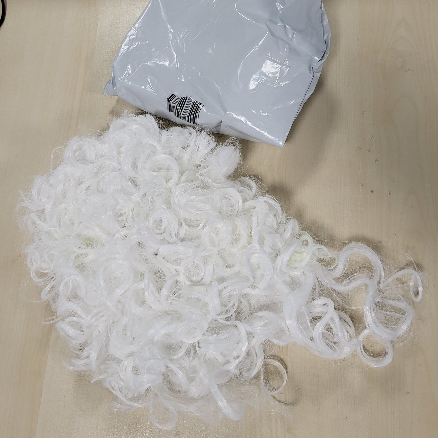 227468 - PARUKE MARIE ANTOINETTE, në qese poliuretani, material sintetik