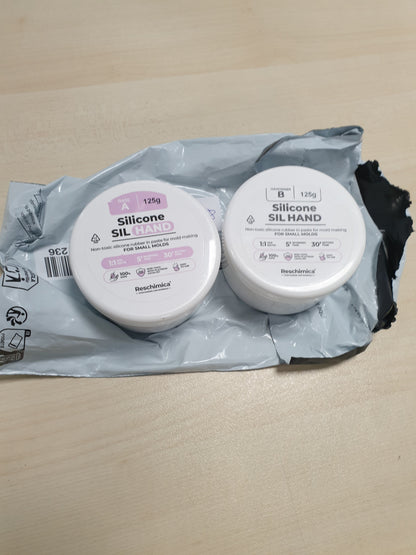 251738 - SIL HAND Gomë silikoni jo-toksike për kallëpe, komplet i derdhshëm me dy përbërës në raport 1:1, për objekte të vogla ose pjesë anatomike, 250g