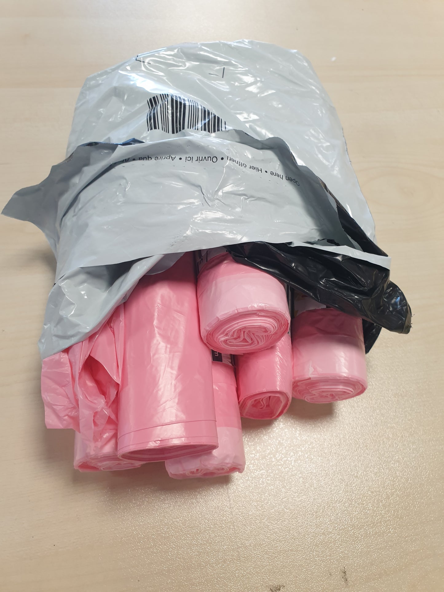 207172 - CSC - Qese Mbeturinash 40L nën Lavaman, Doreza, Pako 90 copë, Dimensionet 55x65cm, Qese të Brendshme Riciklimi që Nuk Pikon dhe Nuk Shpohen, për Punë të Rënda, 6 Rrotulla, Ngjyra Rozë