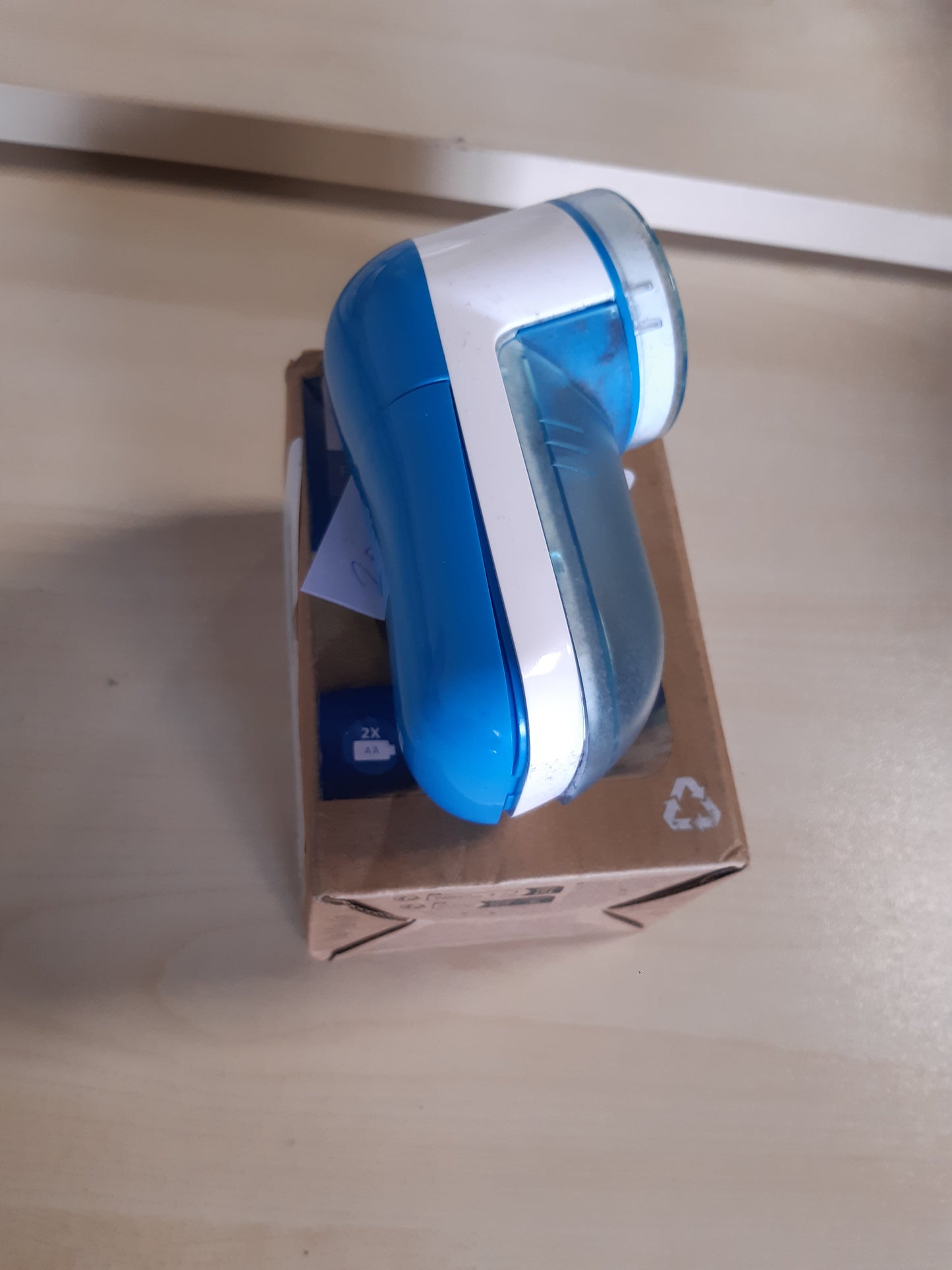 202385 - PHILIPS Heqës Pushi, Eliminon Pushin nga Rrobat, Ngjyra Blu, Modeli GC026/00