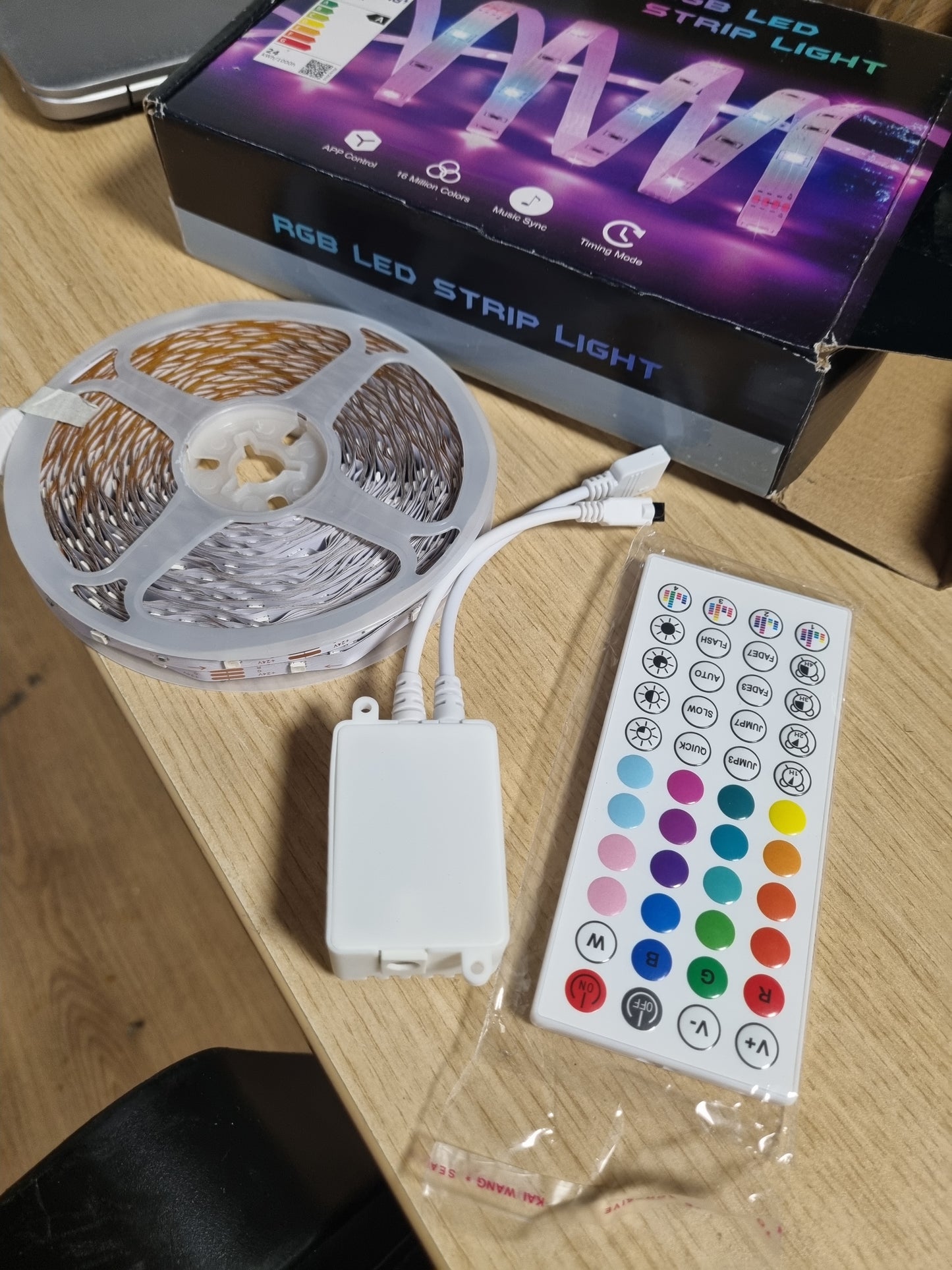 188178 - HOVVIDA Shirit LED 15M, 450 LED, 30 LED/Metër, 1x15M, LED RGB 24V, me Aplikacion dhe Telekomandë, Modalitet Muzike dhe Kohëzues, për Dhomë, Dhomë Ndenjeje, Kuzhinë, Dhomë Gjumi, Bar, Festë