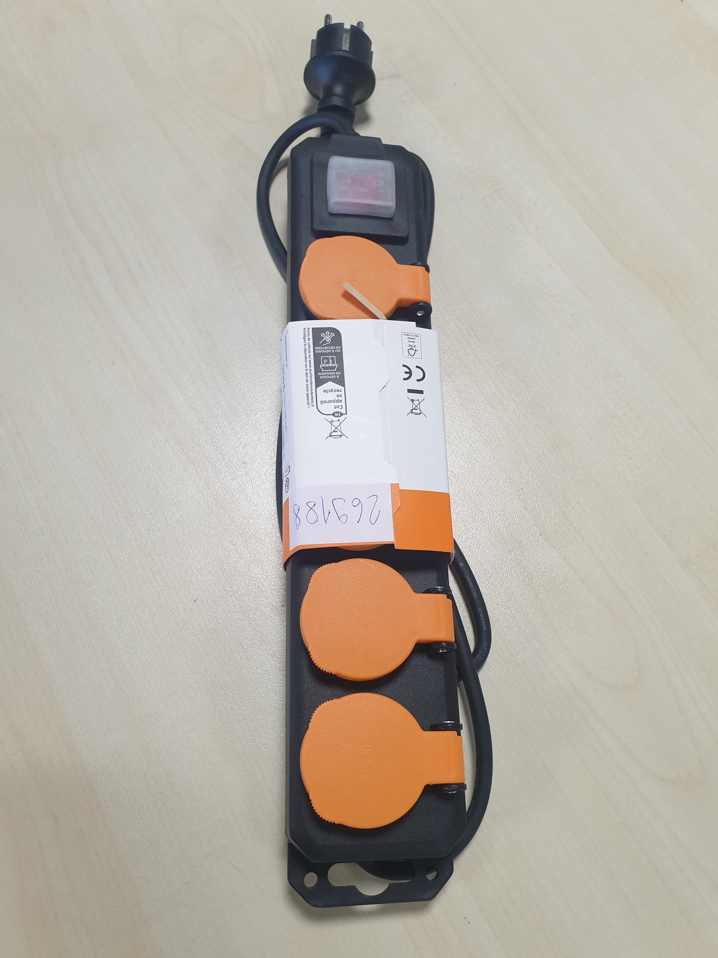 269188 - ZENITECH Bllok IP44 i papërshkueshëm nga uji me 5 priza, 16 A, 2P+E, me kapakë dhe çelës, kabllo 1.5 m HO5RRF 3G1