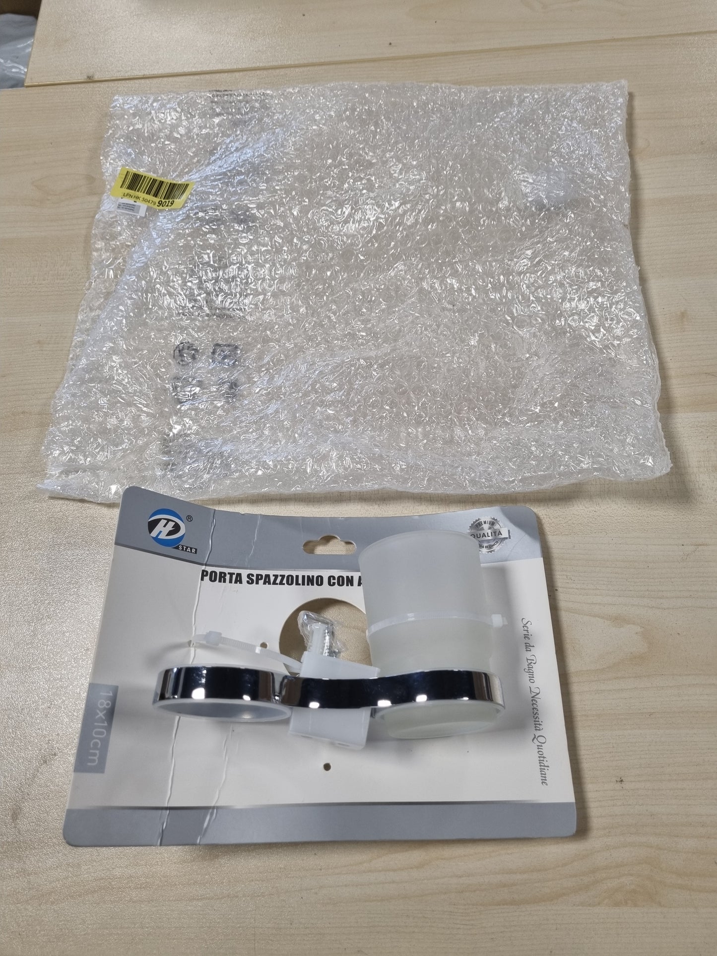 223731 - IPEA Mbajtëse furçe dhëmbësh vetëngjitëse për mur me gotë të dyfishtë, dizajn modern, kromuar