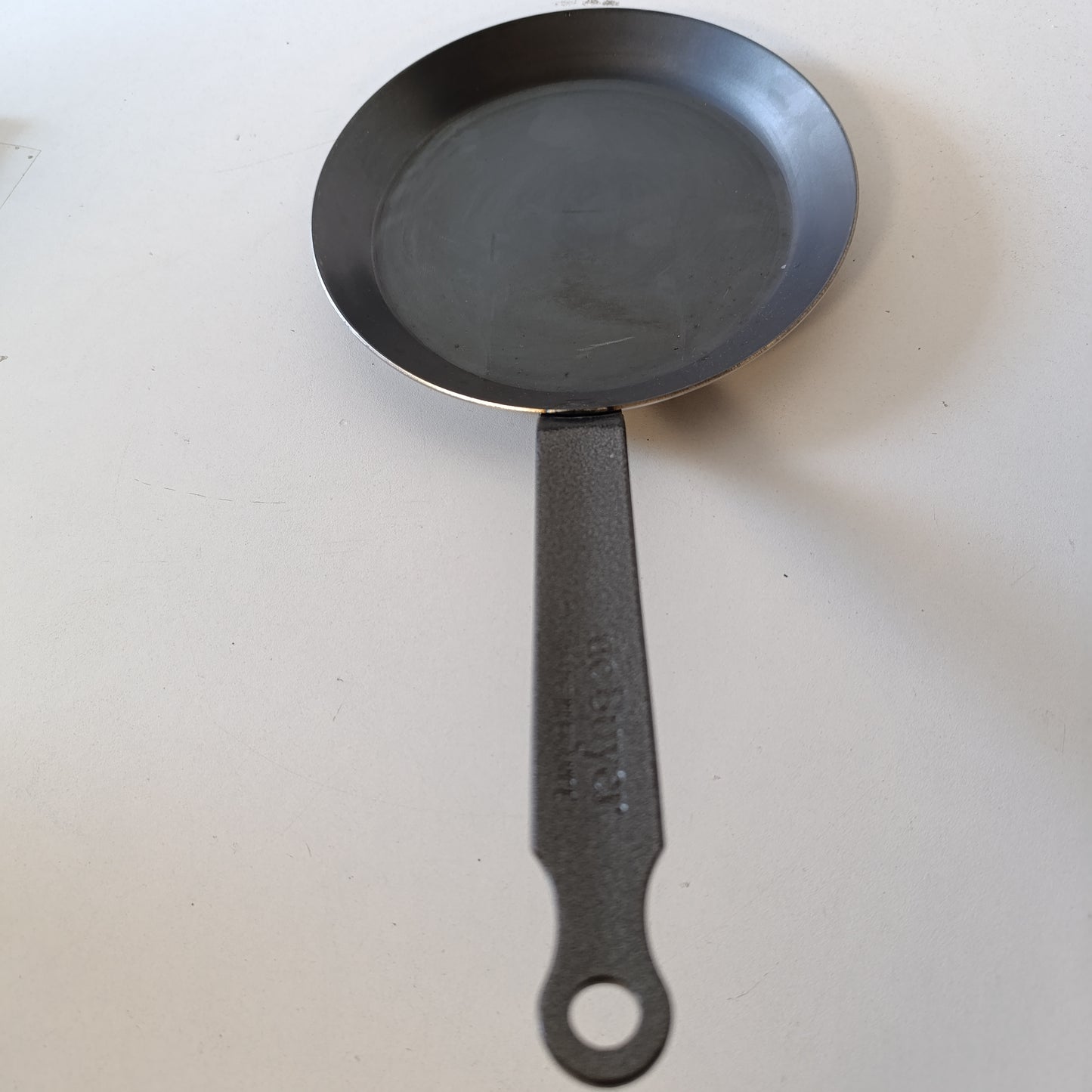 196743 - DE BUYER - Tavë për Krep FORCE BLUE prej Çeliku, Diametri 18cm