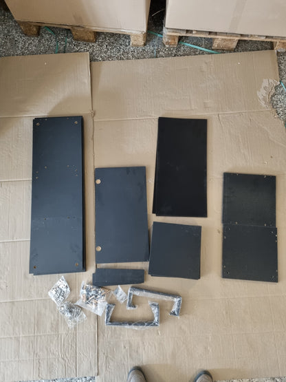 181677 - VIDAXL Dollapi Banjo në Ngjyrë të Zi, Madhësi 30x30x190 cm, prej Druri të Inxhinieruar