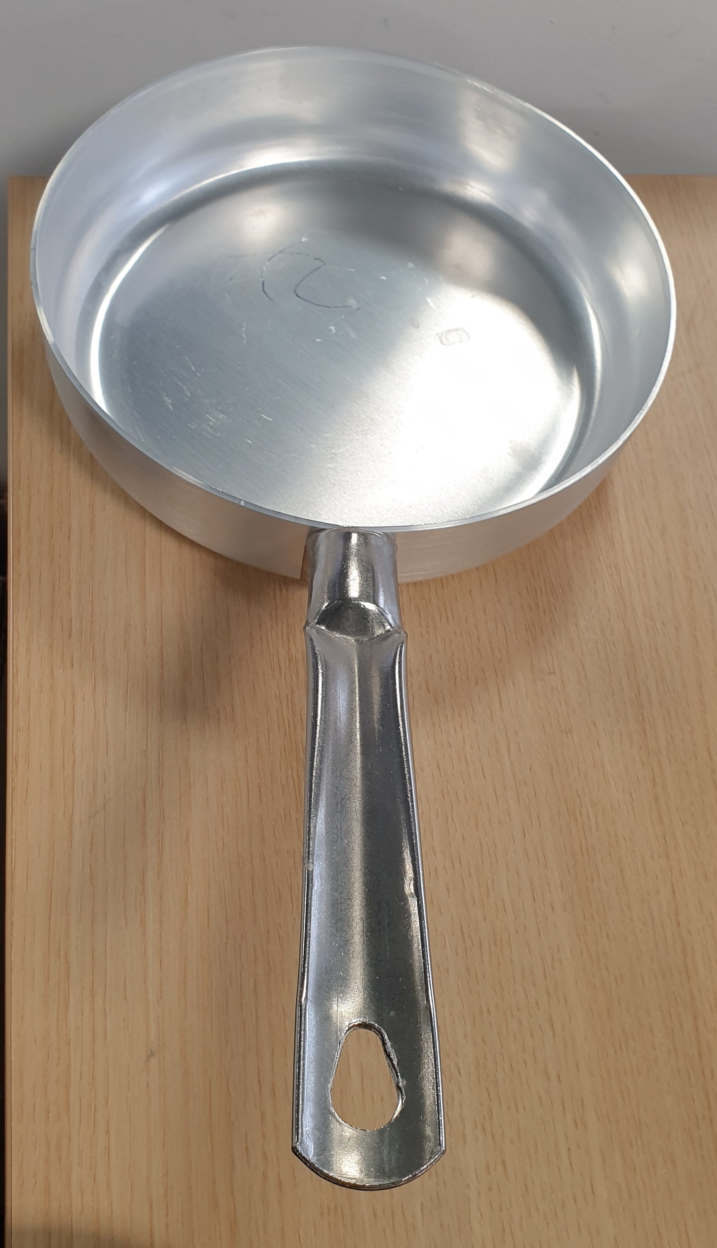 161556 - AGNELLI PENTOLE Tigan Aluminium Line 2mm me Dorezë Çeliku Inox, Argjend, 22cm