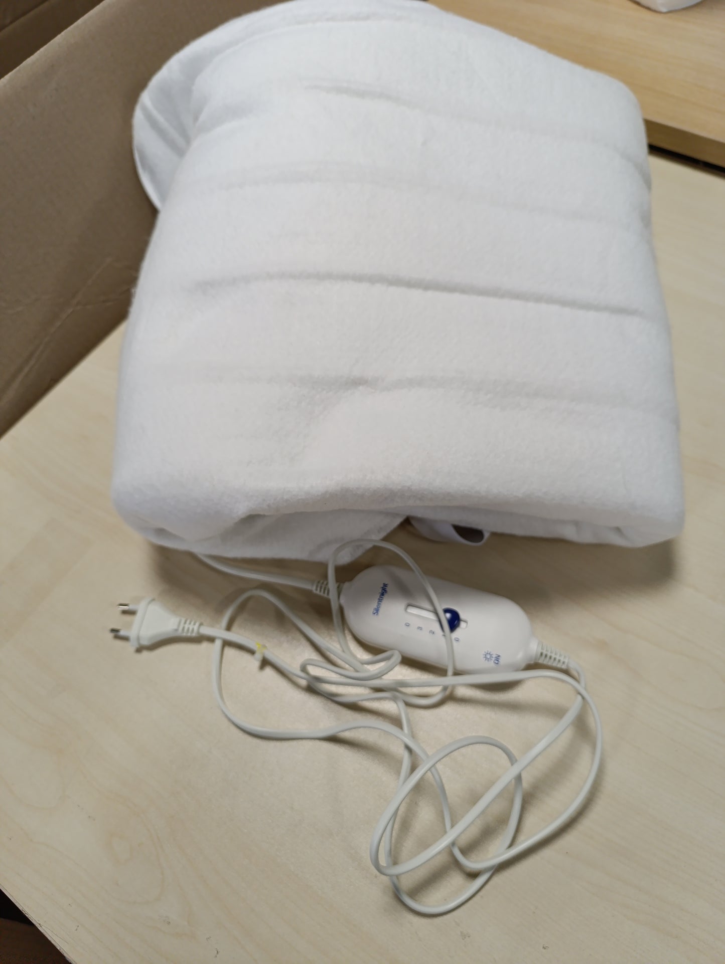 251422 - SILENTNIGHT Batanije e Ngrohtë 140x150cm, 3 Cilësime Nxehtësie, Ngrohje Ultra e Shpejtë, Lahet në Lavatrice