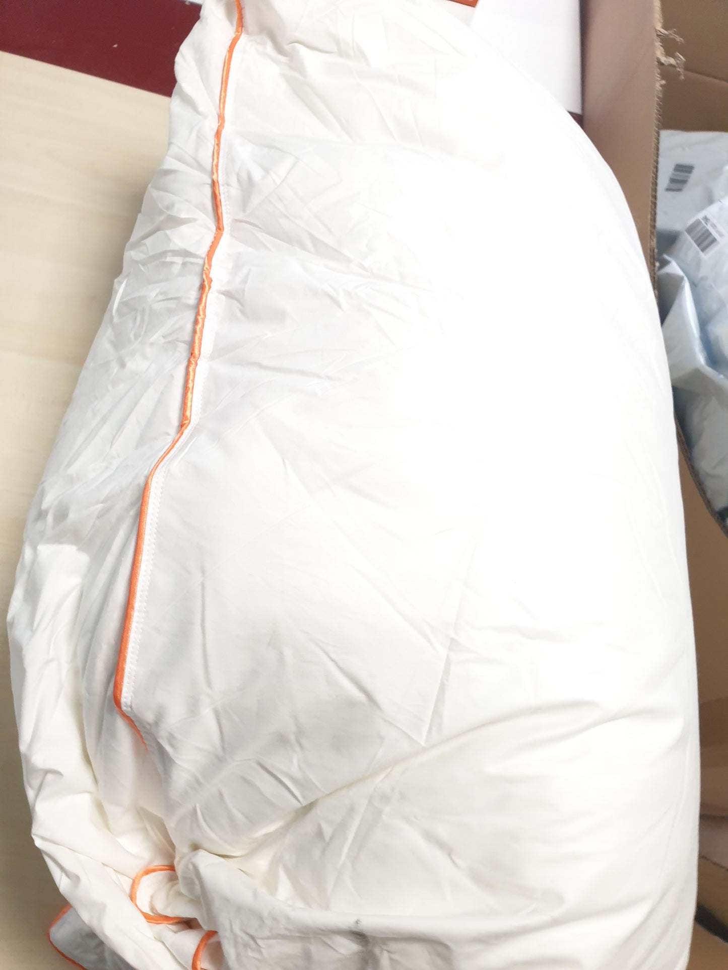 251334 - JASTËK me Pupla me Valë Portokalli 80x80, Jastëk Ergonomik, i Certifikuar RDS dhe Oeko-TEX