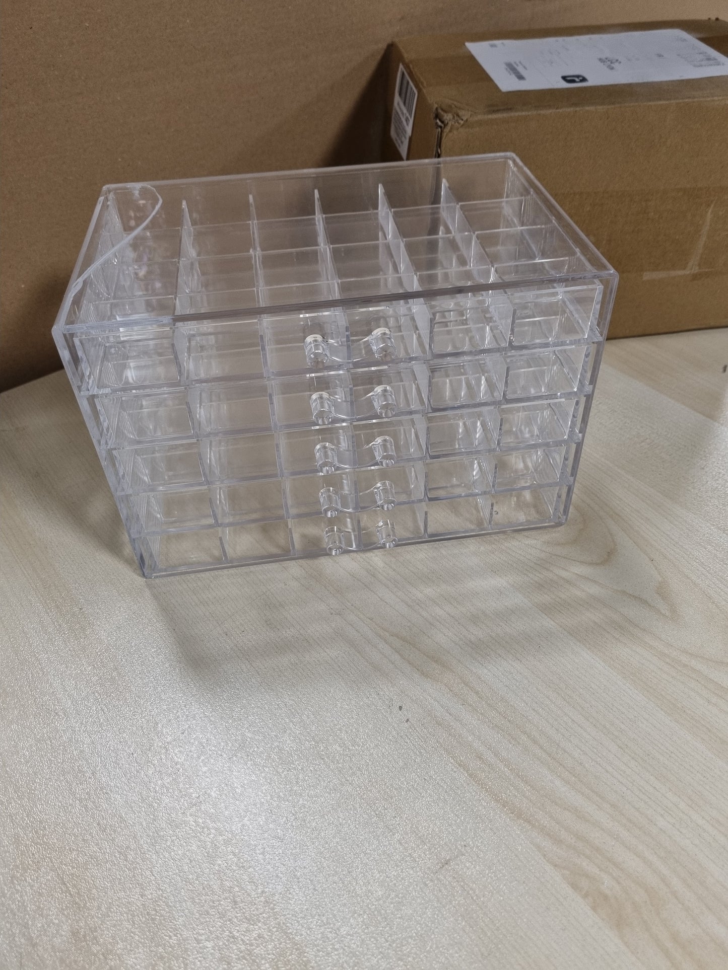 217798 - DMNNLP Vitrinë e vogël ekspozimi me gurë, 5 sirtarë, 120 rrjeta (3 x 3 cm), Kuti koleksioni prej akriliku transparent, Vitrina ekspozimi për objekte koleksionimi, Gurë të vegjël, Kuti për ruajtjen e gurëve të çmuar (21.5 x 14 x 14.5 cm)