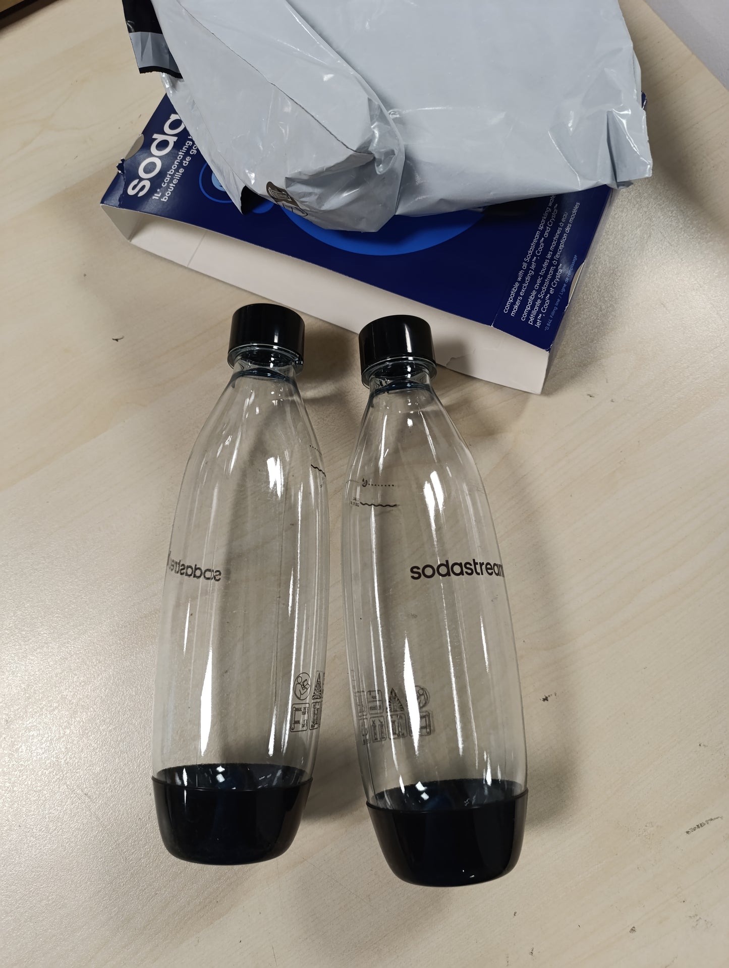 253220 - SODASTREAM Shishe 1 Litër me Siguresë, Pako Binjake e Zezë