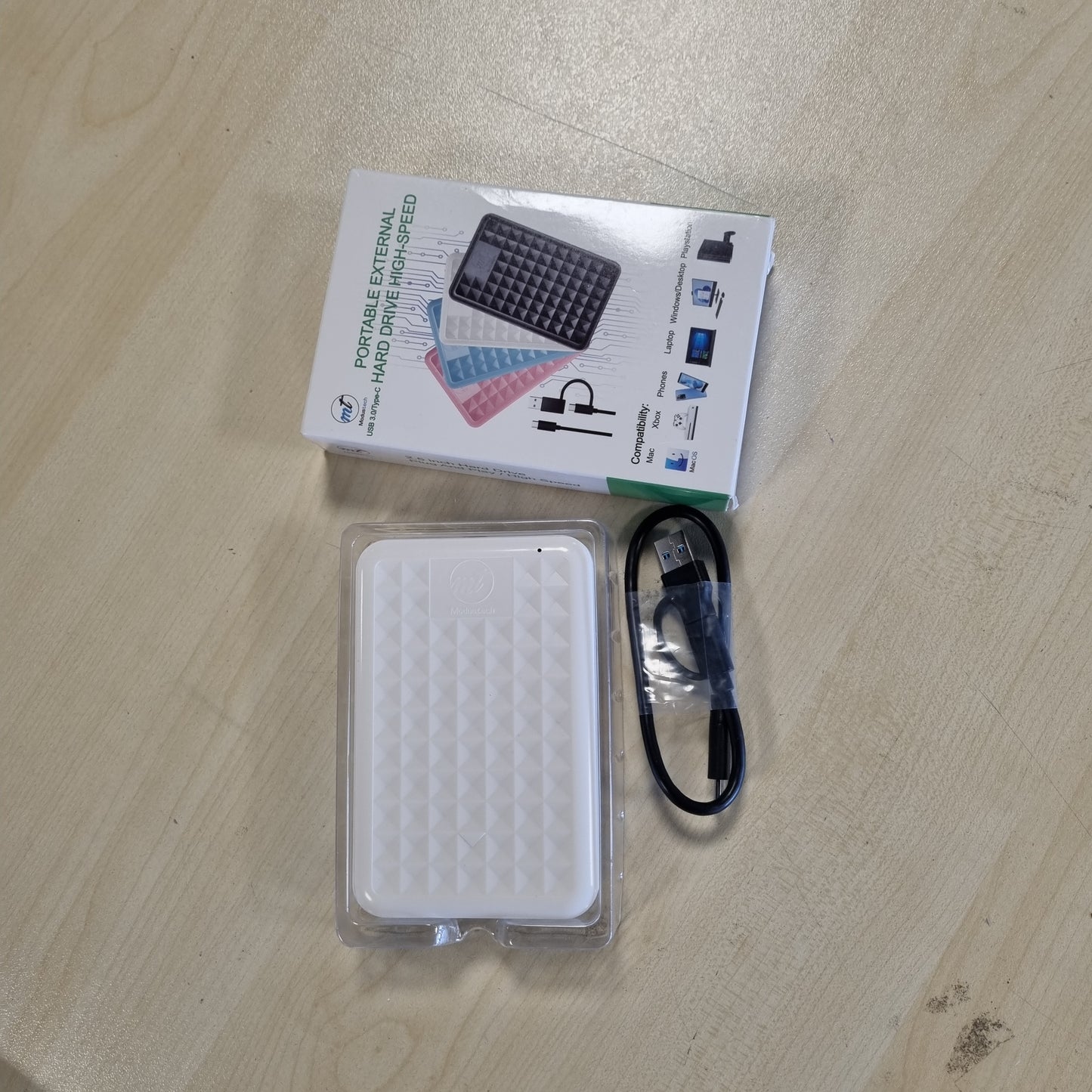267896 - MODUSTECH Disk i jashtëm i ngurtë 1TB, USB-C/USB 3.1, portativ, HDD ultra i hollë për backup, lojëra, PC, Mac, laptop, PS4, Xbox, Smart TV (i bardhë)