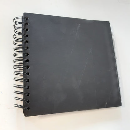 215753 - Album fotografik i vogël i personalizueshëm me lidhje spirale prej letre kraft 20.5x20.5 cm