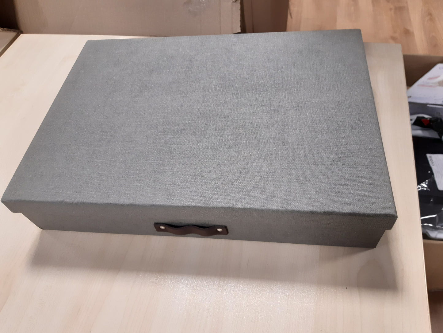 201212 - BIGSO - Kutia e Dokumenteve SVERKER A3, Kutia Ruajtjeje me Kapak dhe Dorezë, Organizues Tavoline për Dokumente, Skica dhe Letra, Bërë nga Karton Fibre dhe Letër e Ricikluar, Ngjyra e Grisë