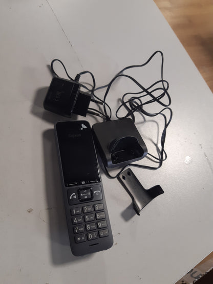267913 - GIGASET COMFORT 520HX – Telefon DECT me bazë karikimi – Telefon pa tel për ruter dhe bazë DECT, ngjyrë titaniumi e zezë [I pajtueshëm në Gjermani, Itali, Francë, Holandë, Belgjikë, Çeqi, Aut] [Baza nuk përfshihet]
