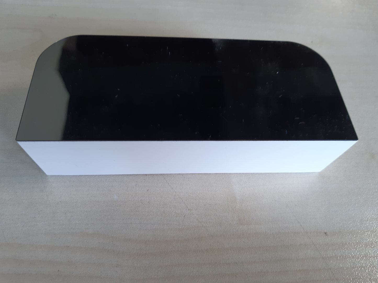 248559 - VINABO Orë dixhitale me alarm, pasqyrë, LED, 2 nivele ndriçimi, 12/24H, 2 porta karikimi USB, e bardhë